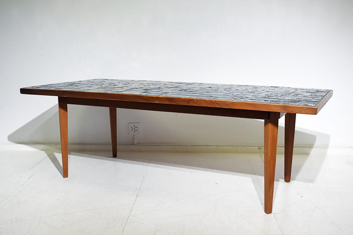 Important Ceramic Coffee Table by Bjorn Wiinblad for Haslev, circa 1950 In Good Condition For Sale In Lausanne, CH