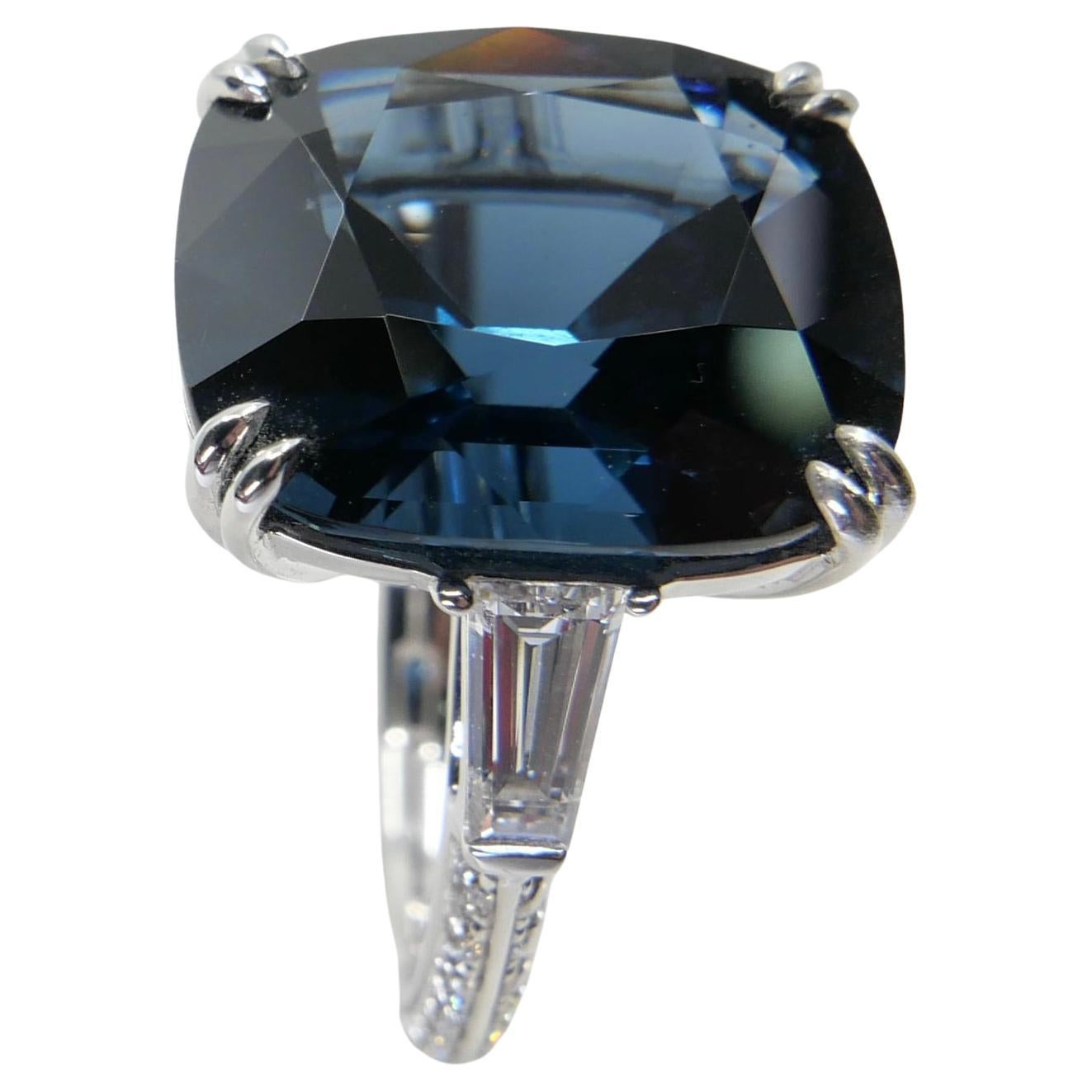 Importante Anillo de Cóctel de Diamantes Espinela Cobalto Certificado de 10,10 Quilates. Exquisito. Contemporáneo en venta