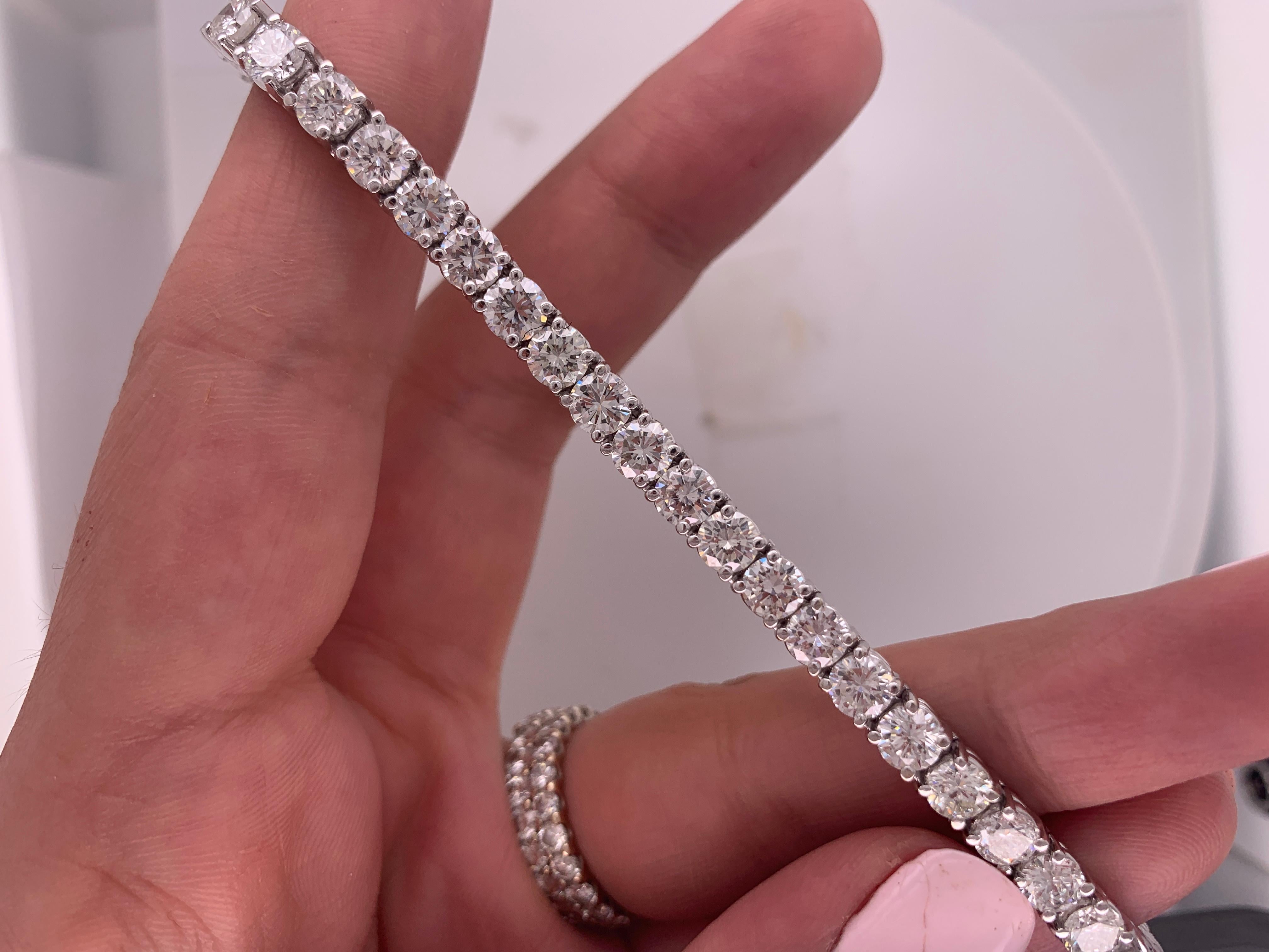 Important Certified 15.00 Carat Diamond Tennis Bracelet 5