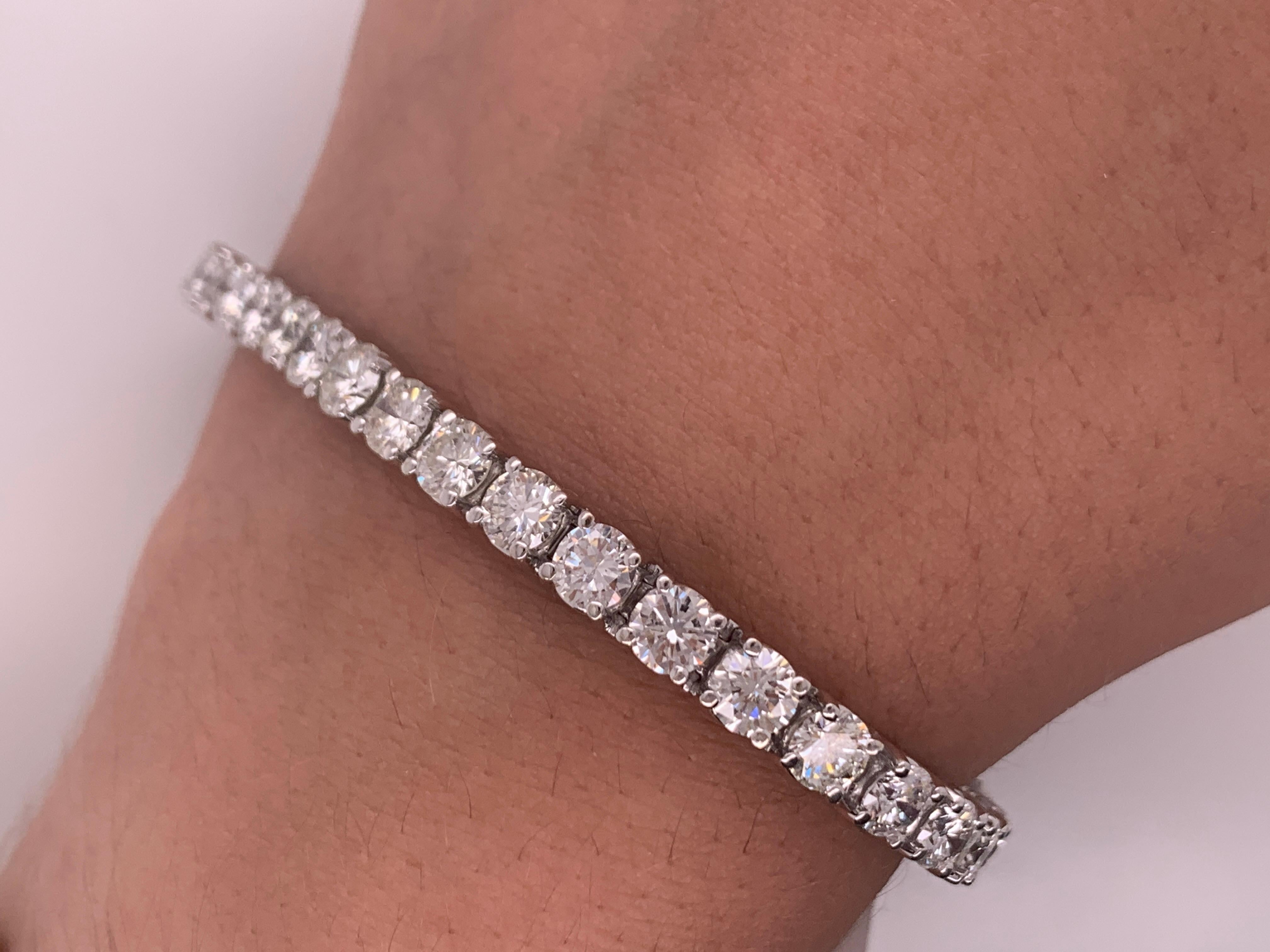 Important Certified 15.00 Carat Diamond Tennis Bracelet 2