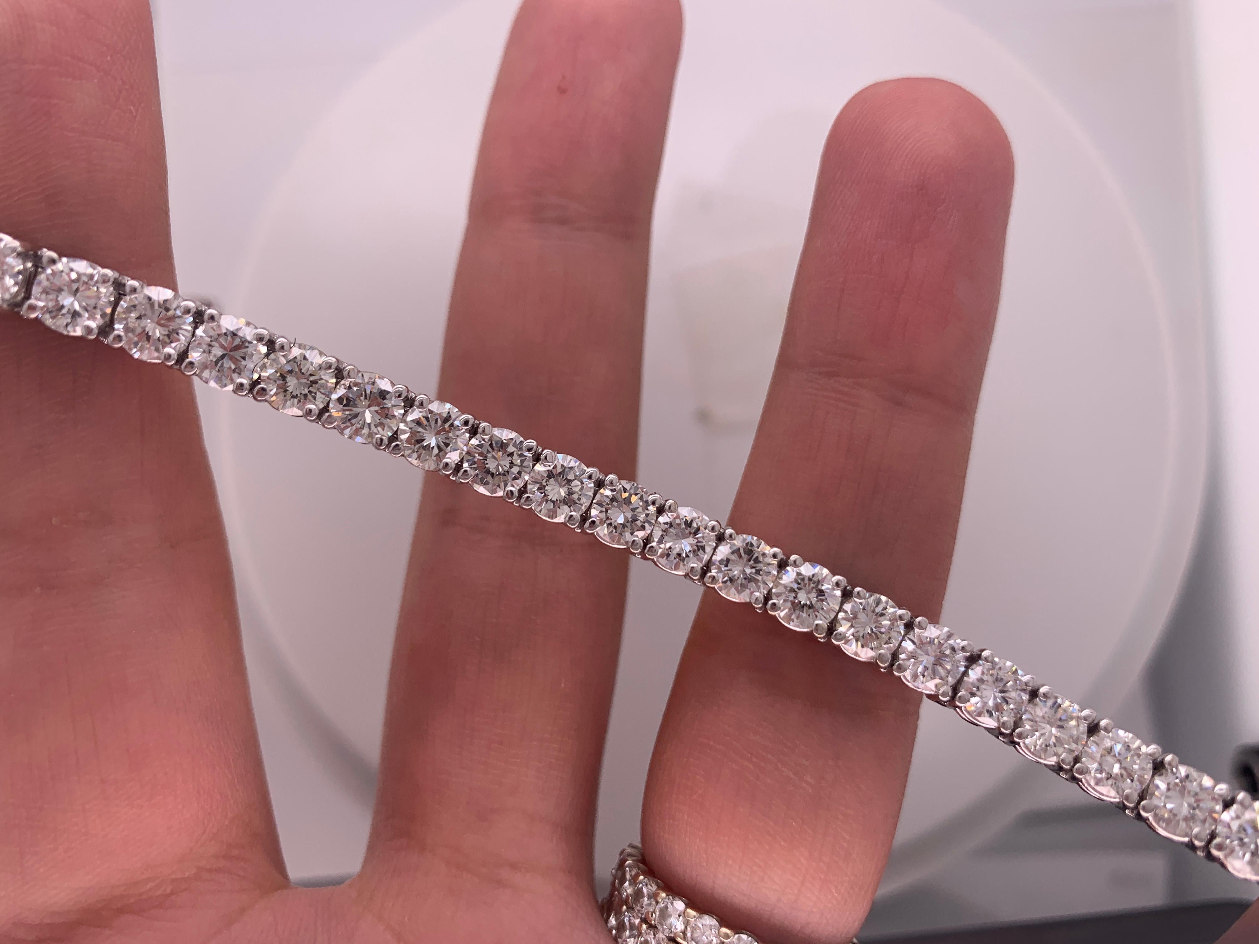 Important Certified 15.00 Carat Diamond Tennis Bracelet 3