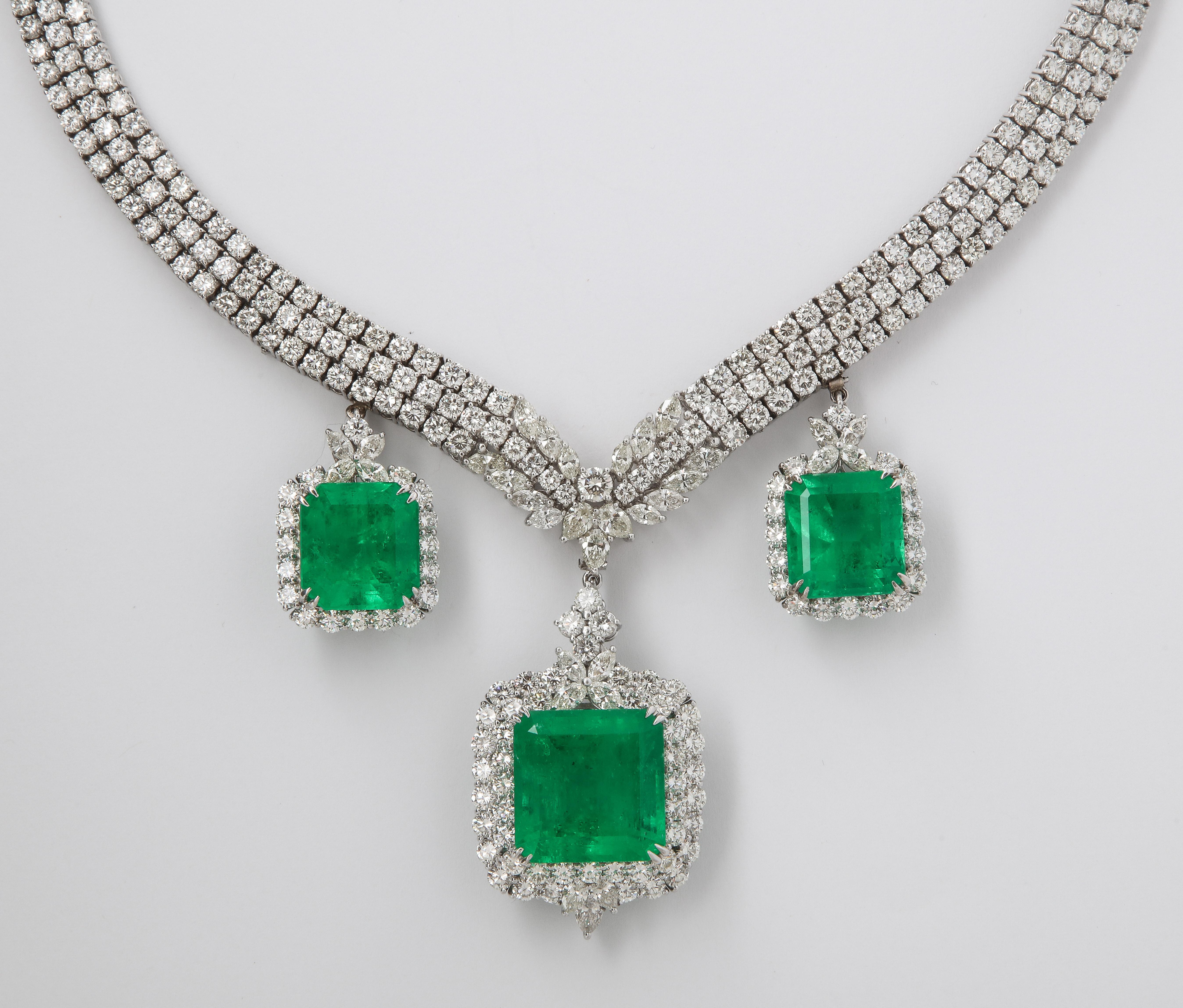  Zertifizierte kolumbianische Smaragd- und Diamant-Halskette (Radiantschliff) im Angebot