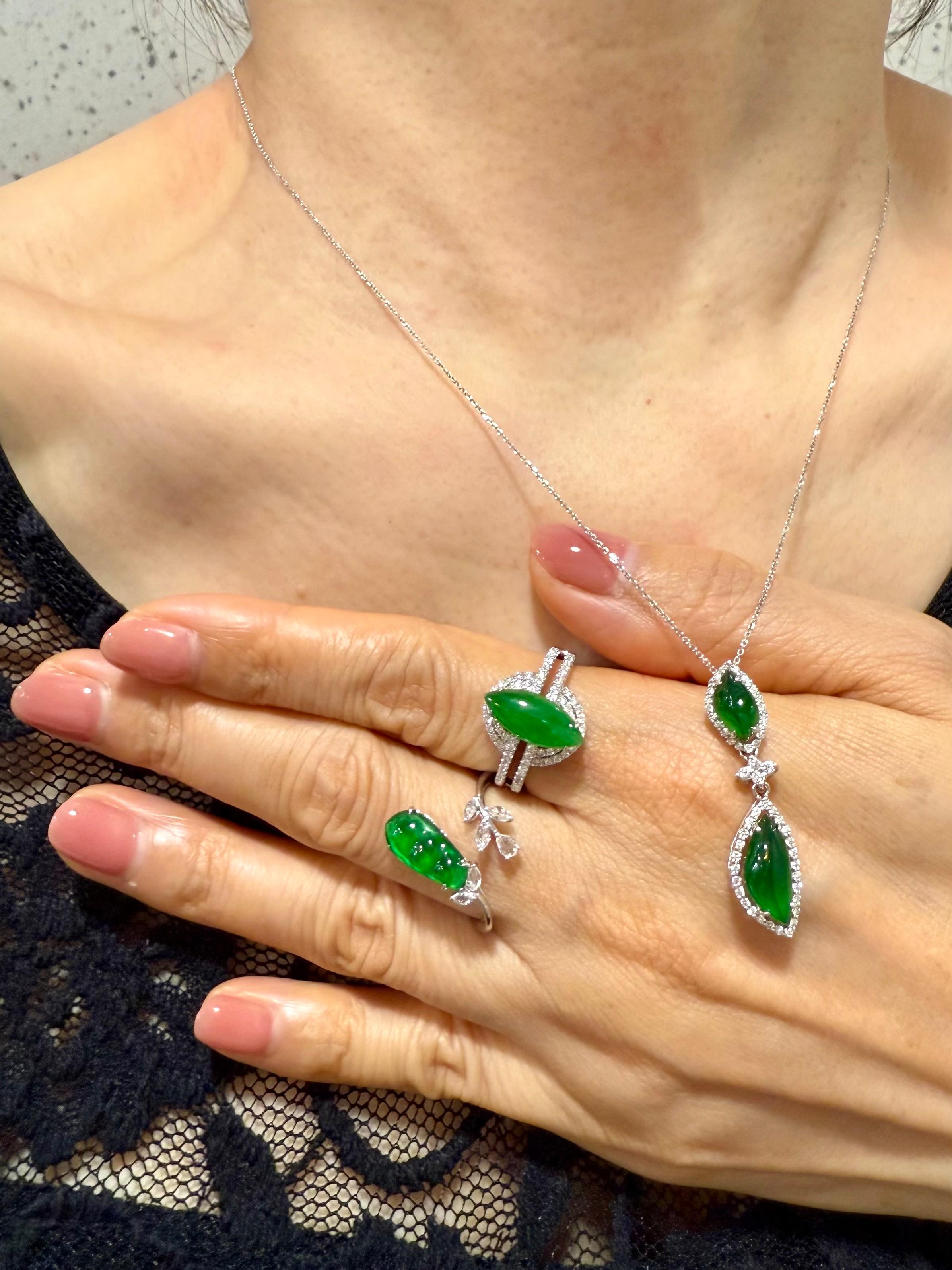 Important Certified Imperial Green Jade & Diamond Pendant Necklace. Super Glow! In New Condition For Sale In Hong Kong, HK