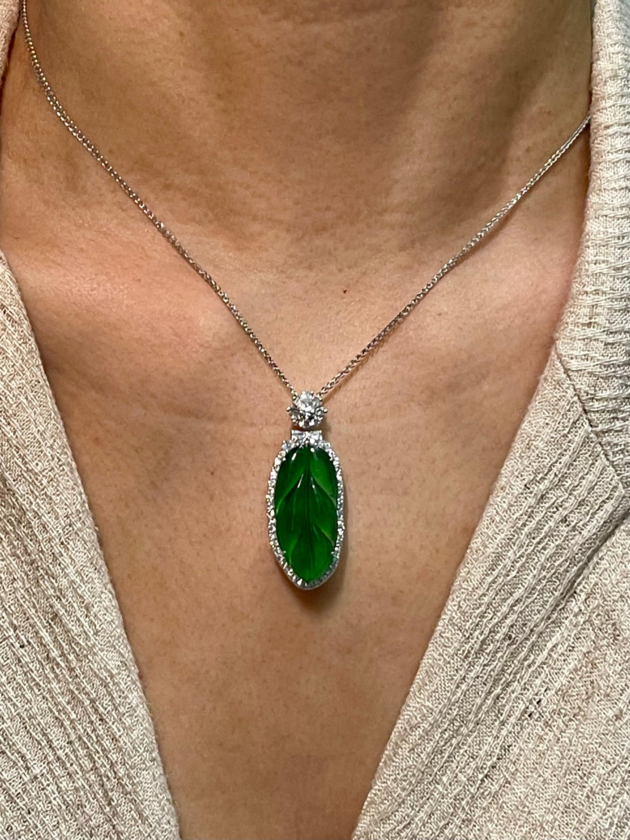 Please check out the HD video! This is imperial green jade. This is certified by two labs to be natural jadeite jade. The pendant is set in 18k white gold. There is one carved imperial green jade leaf motifs and a conservative estimation of 0.75 cts