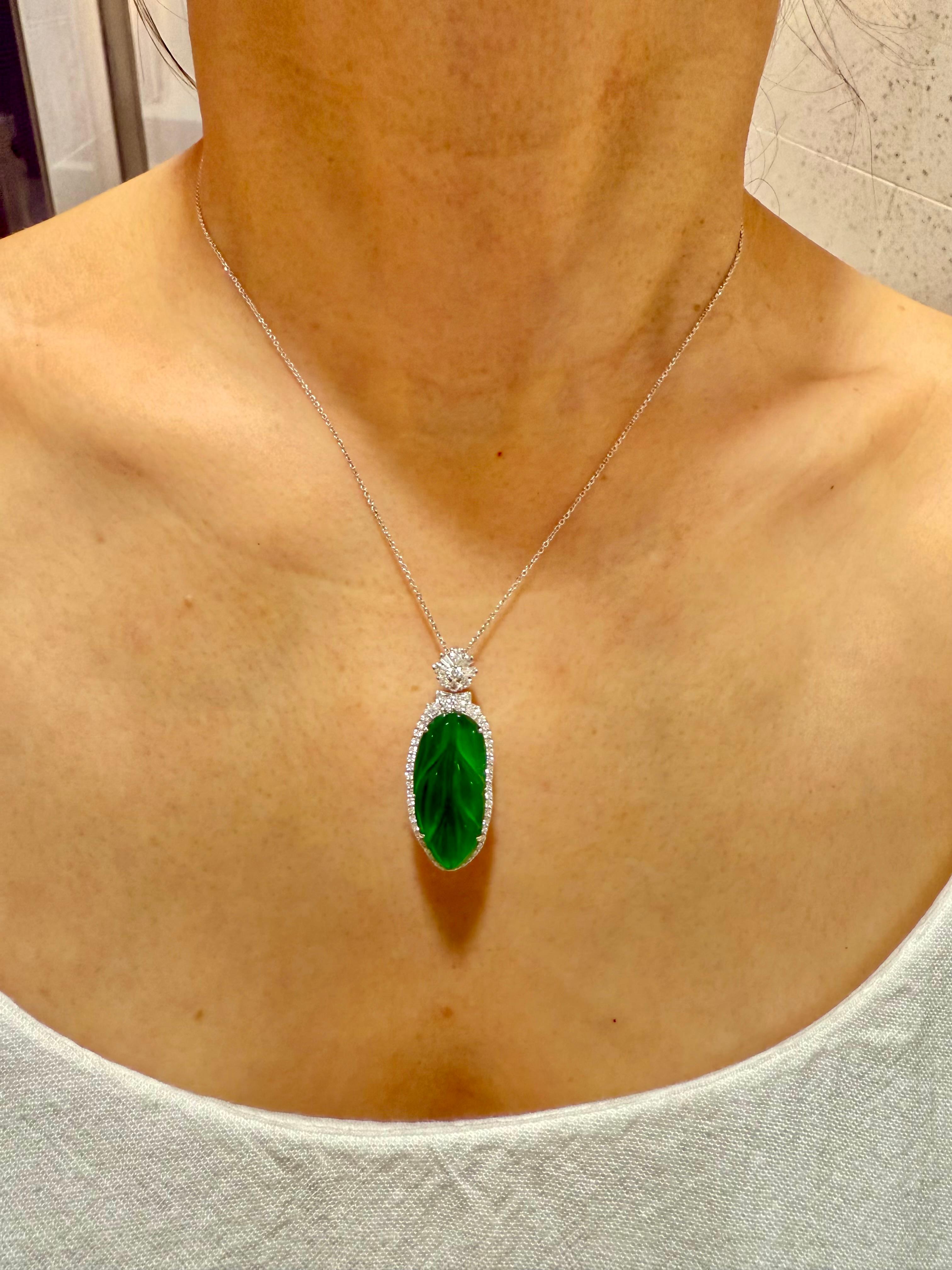 Halskette mit Anhänger, zertifizierter kaiserlicher Jadeit Jade & Diamant, Icy Jade im Angebot 2