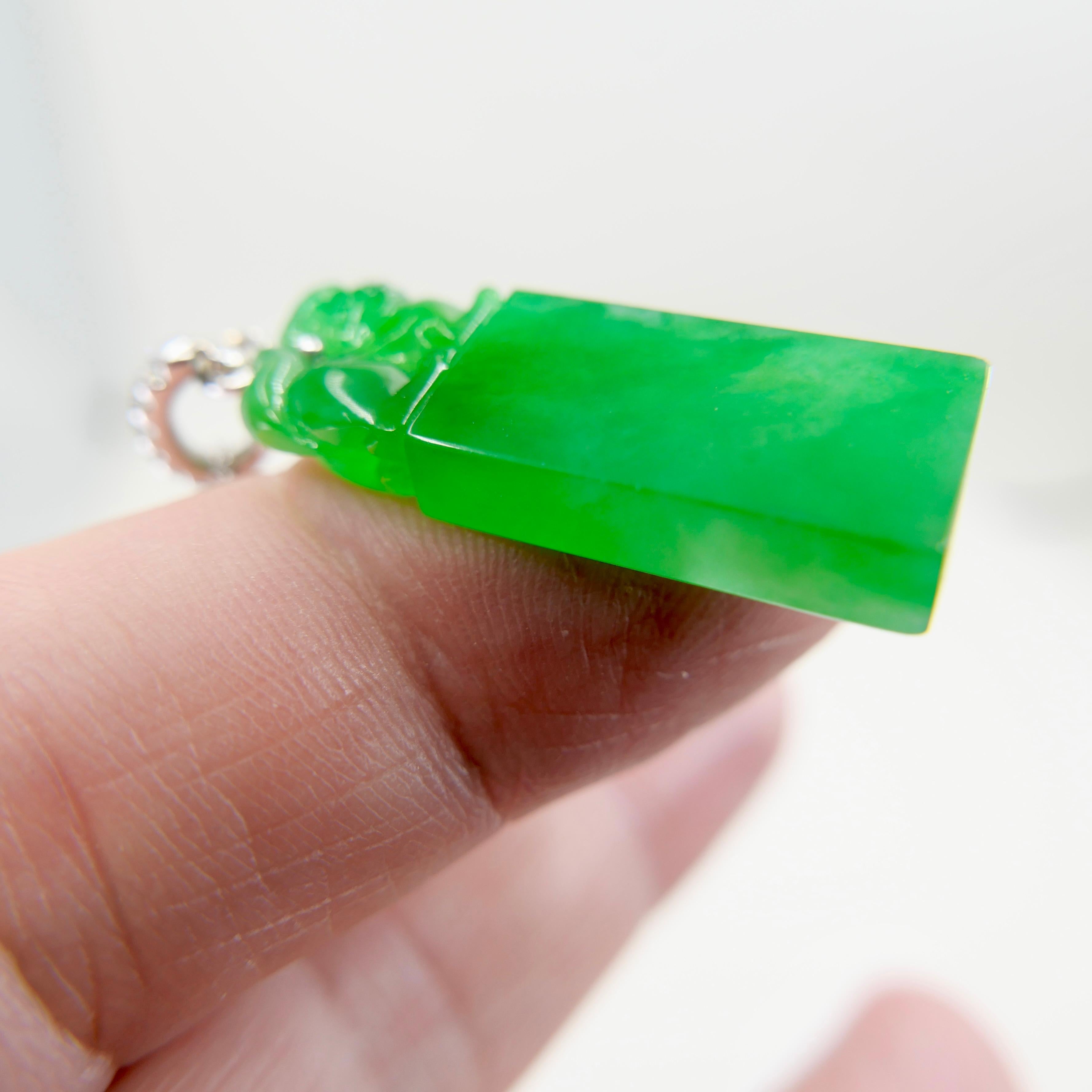Importante ciondolo di giada naturale certificata con diamante a goccia, colore verde imperiale In condizioni Nuovo in vendita a Hong Kong, HK
