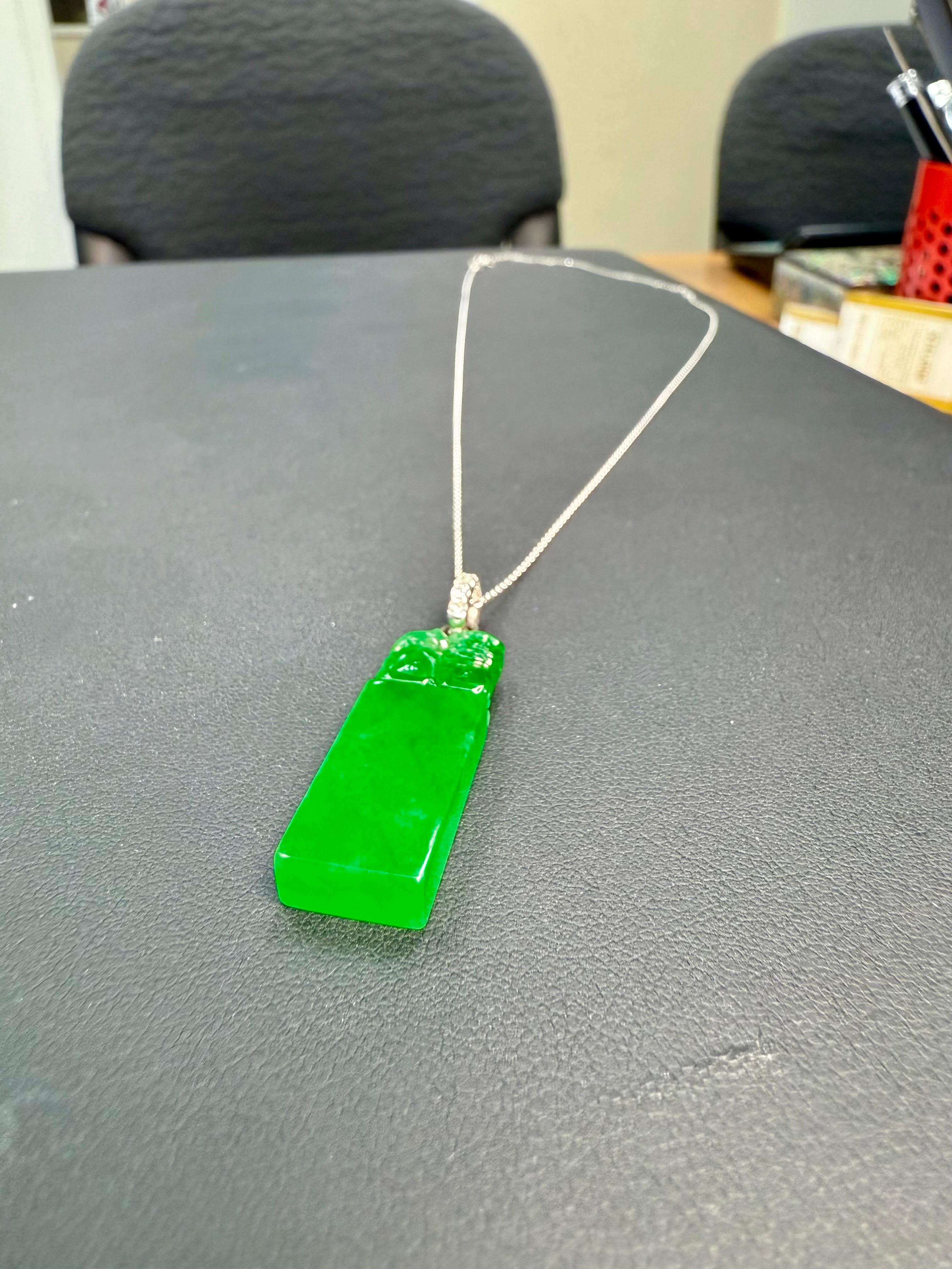 da uomo o donna Importante ciondolo di giada naturale certificata con diamante a goccia, colore verde imperiale in vendita