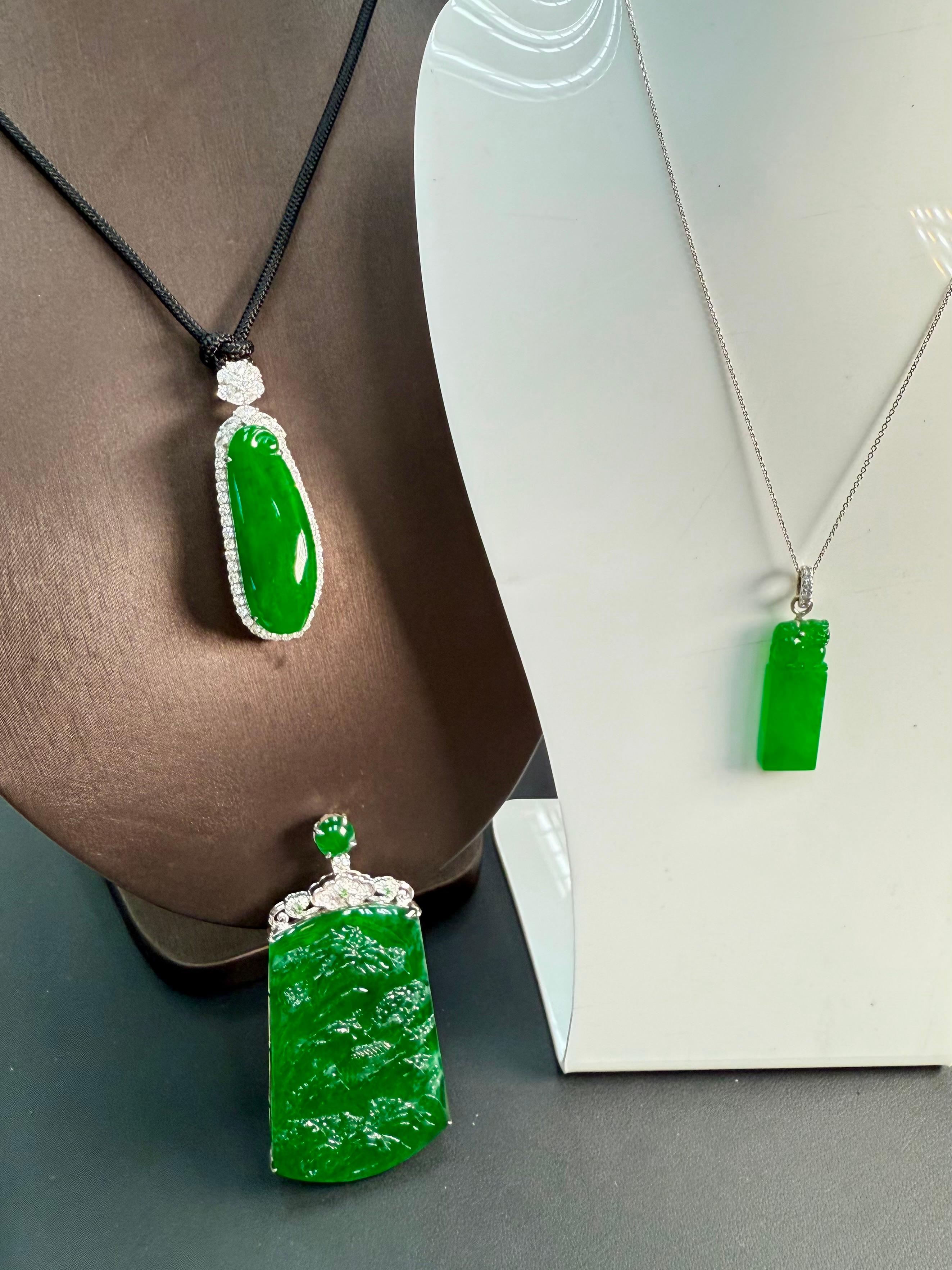 Importante ciondolo di giada naturale certificata con diamante a goccia, colore verde imperiale in vendita 11