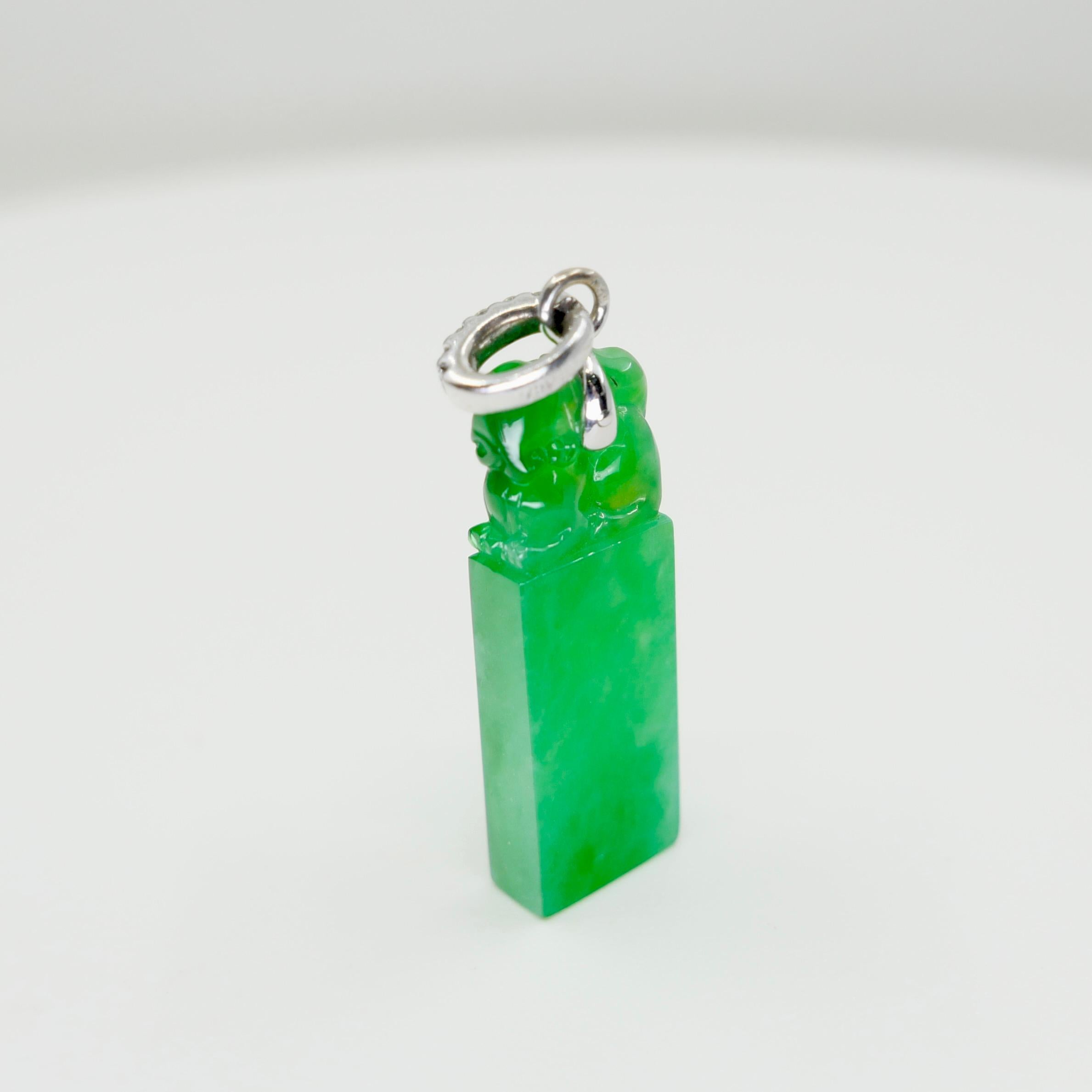 Importante ciondolo di giada naturale certificata con diamante a goccia, colore verde imperiale in vendita 3