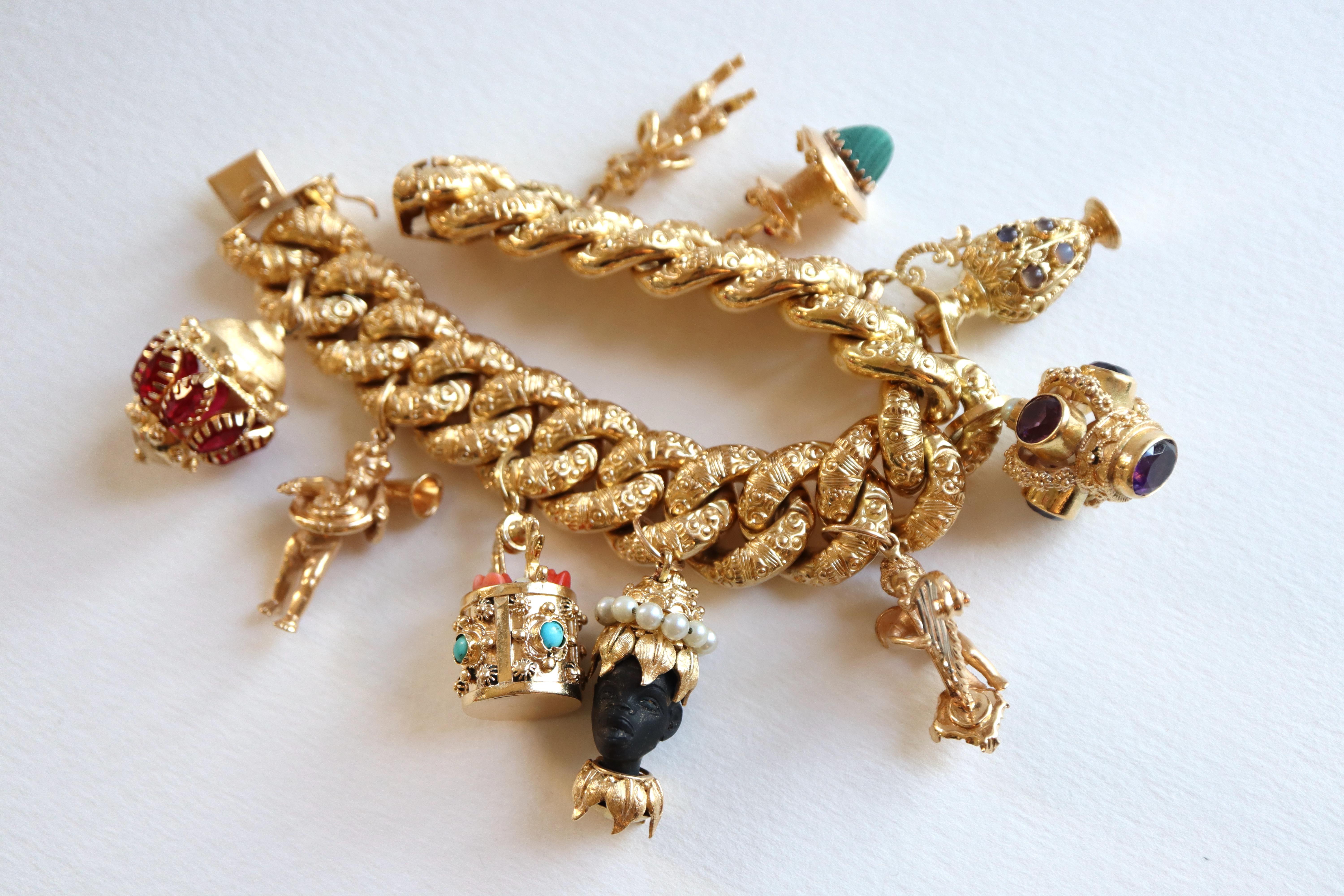 Important Charm Bracelet Yellow Gold 18 Carat amethysts pearls coral turquoise For Sale 5