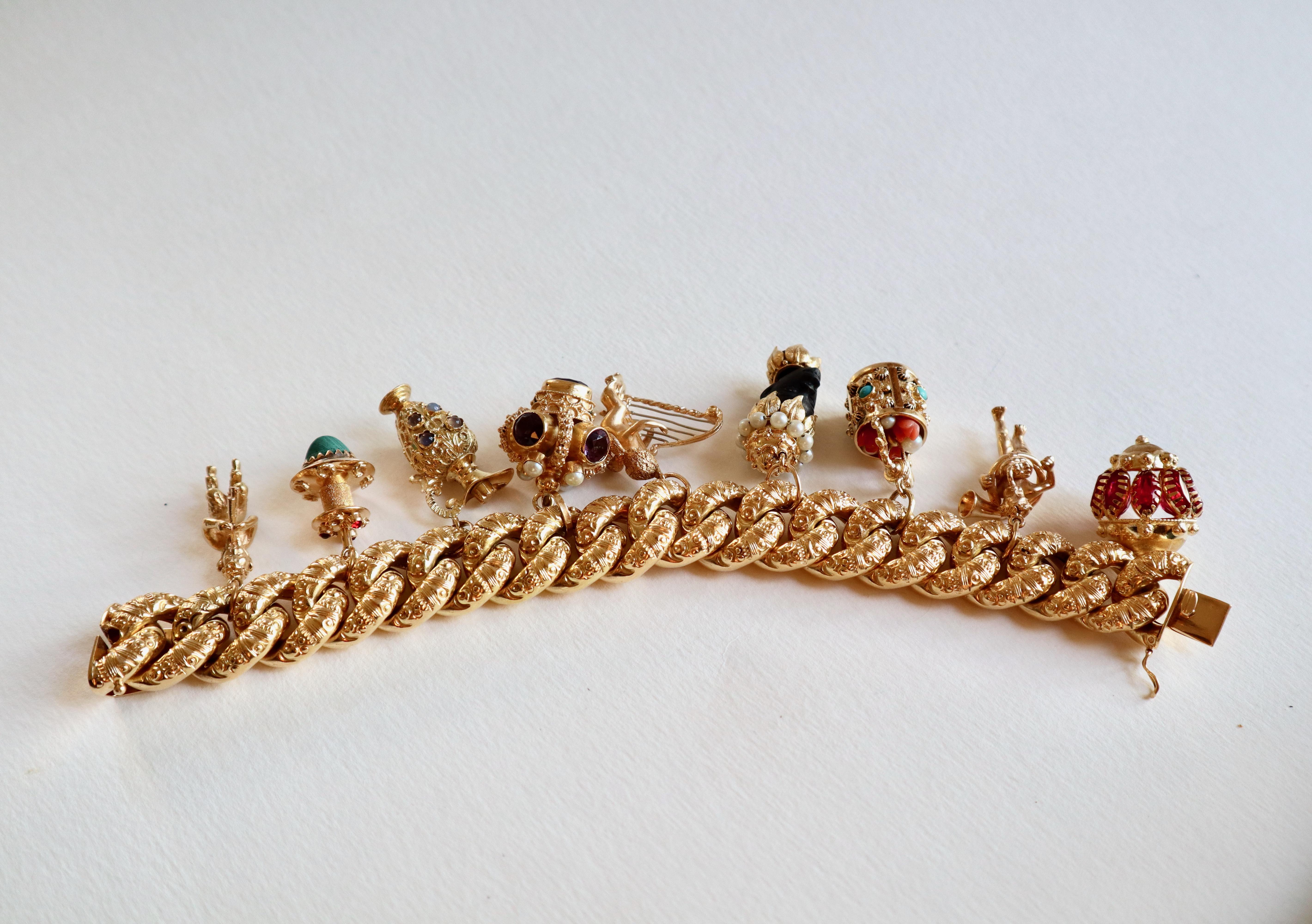 Important Charm Bracelet Yellow Gold 18 Carat amethysts pearls coral turquoise For Sale 6