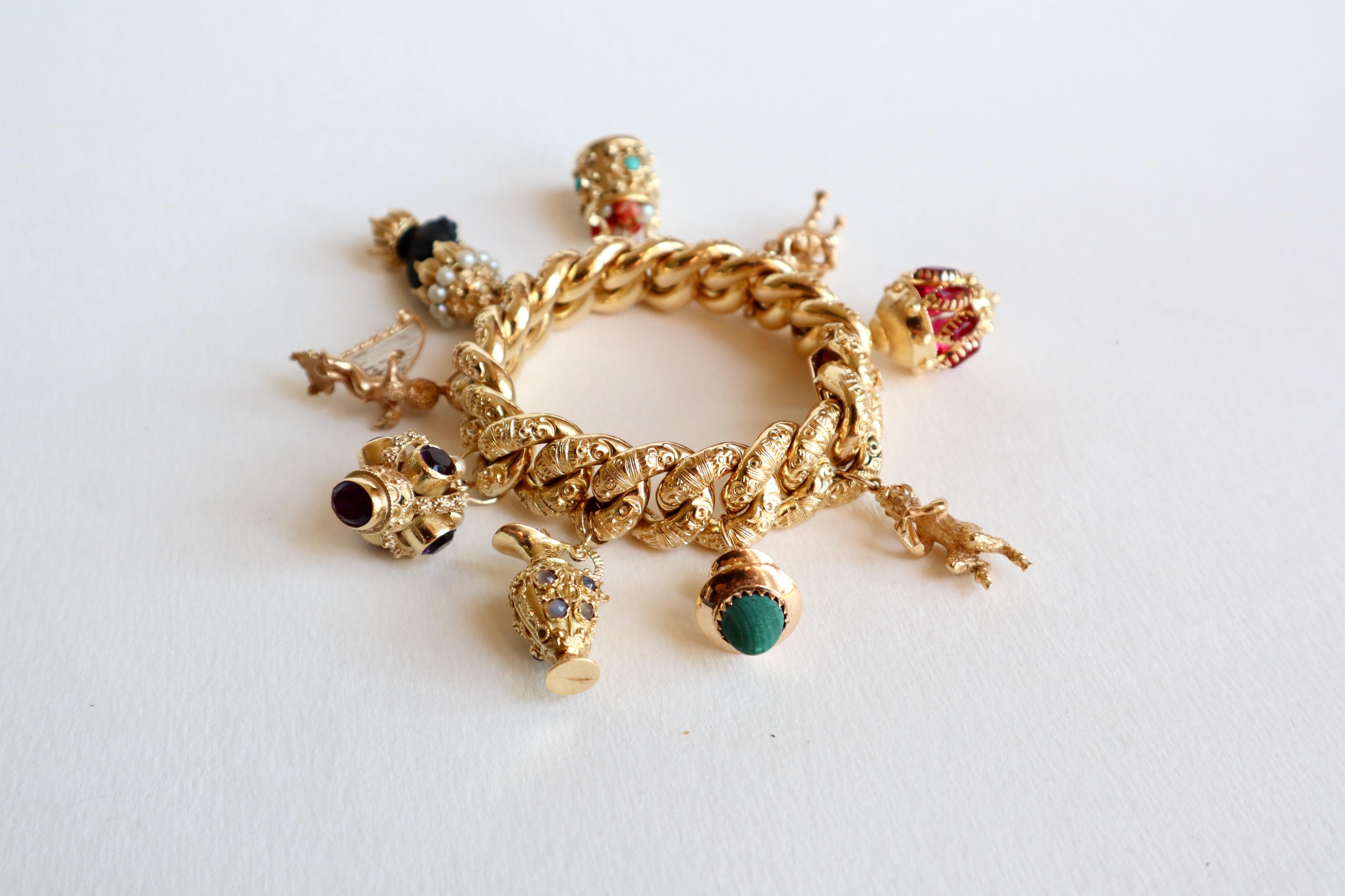 Important Charm Bracelet Yellow Gold 18 Carat amethysts pearls coral turquoise In Good Condition For Sale In Paris, FR