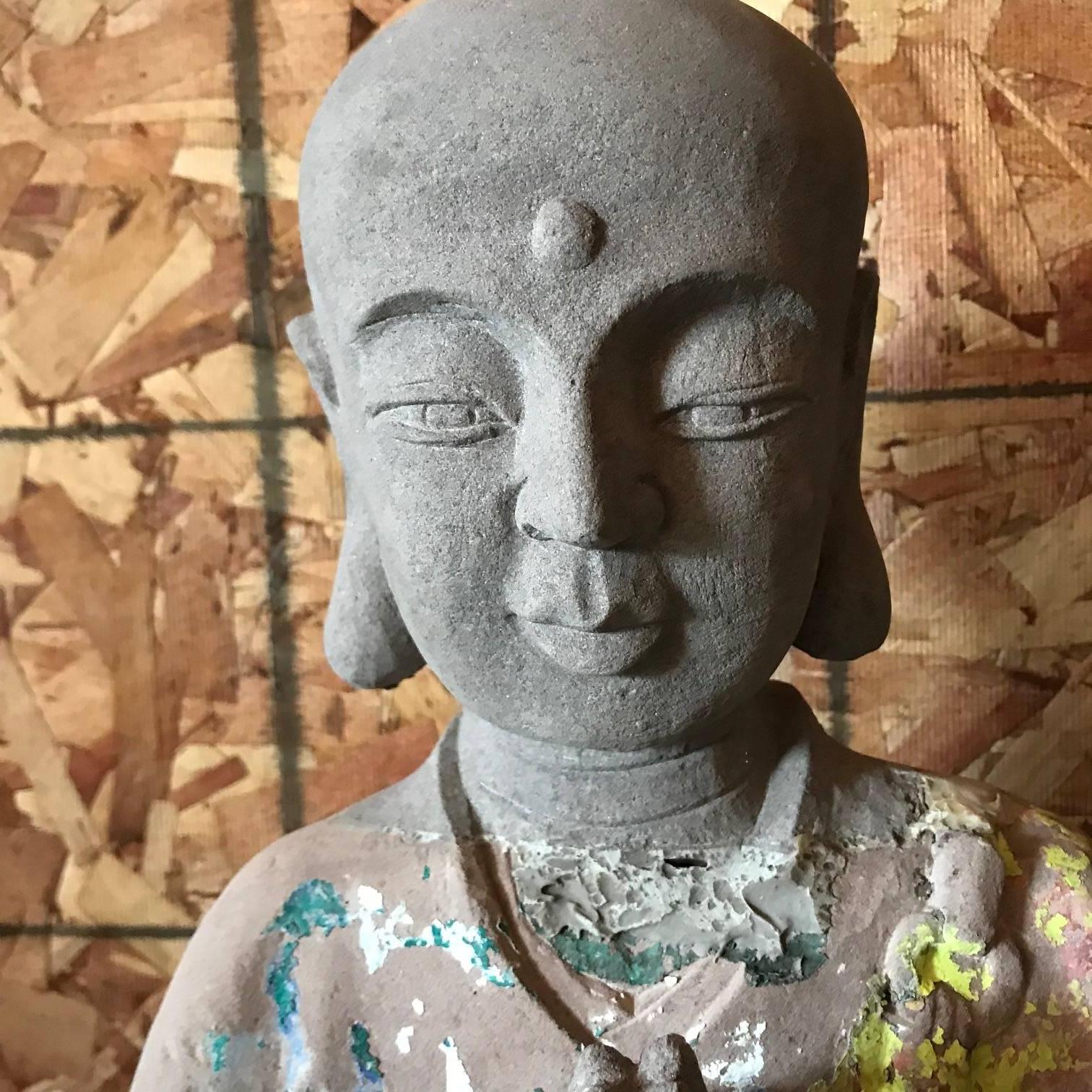 Qing Figure chinoise Kasyapa en pierre sculptée à la main des Bouddhas en vente