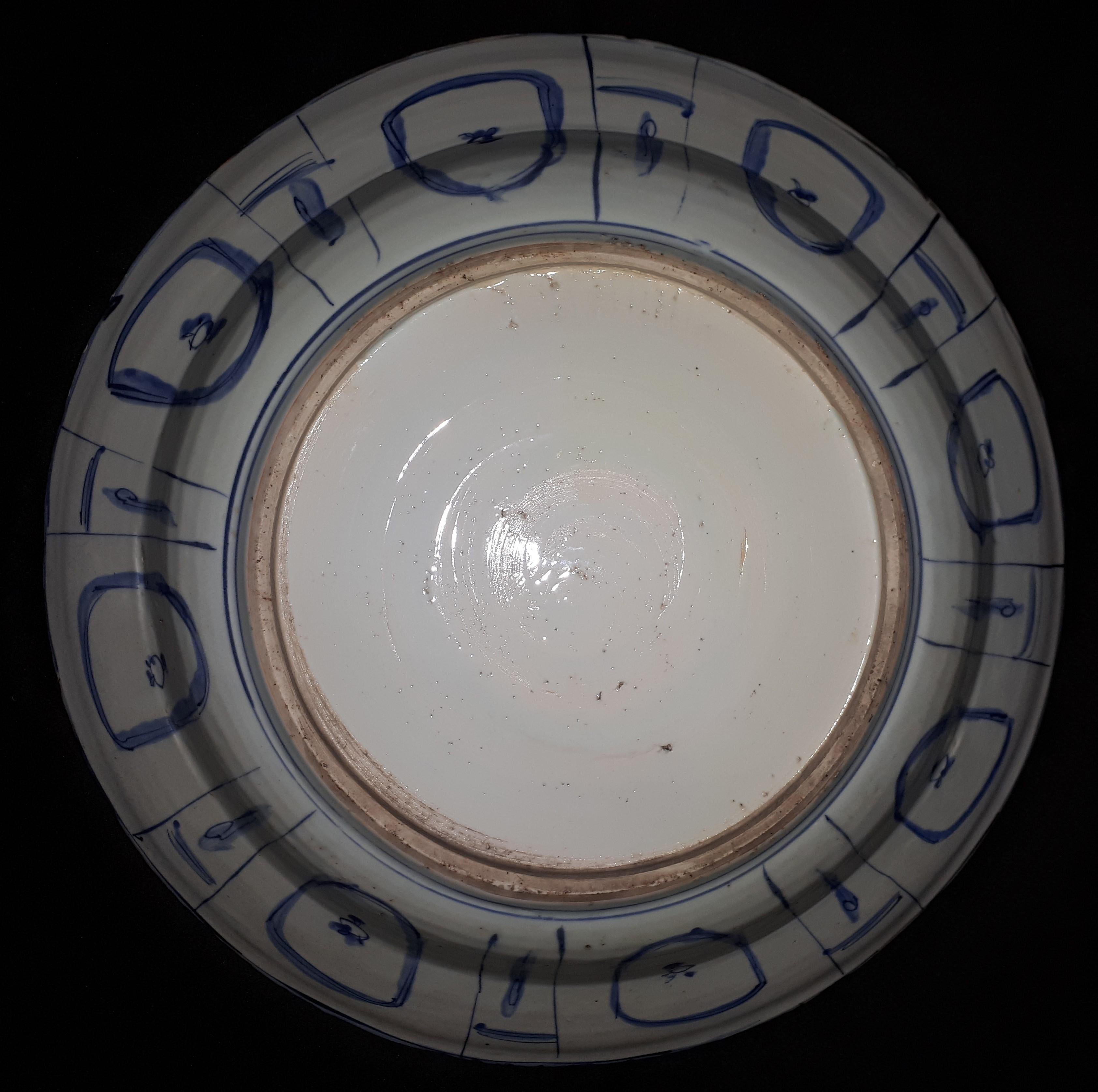 Important Chinese Blue And White Dish, China Wanli Period For Sale 5