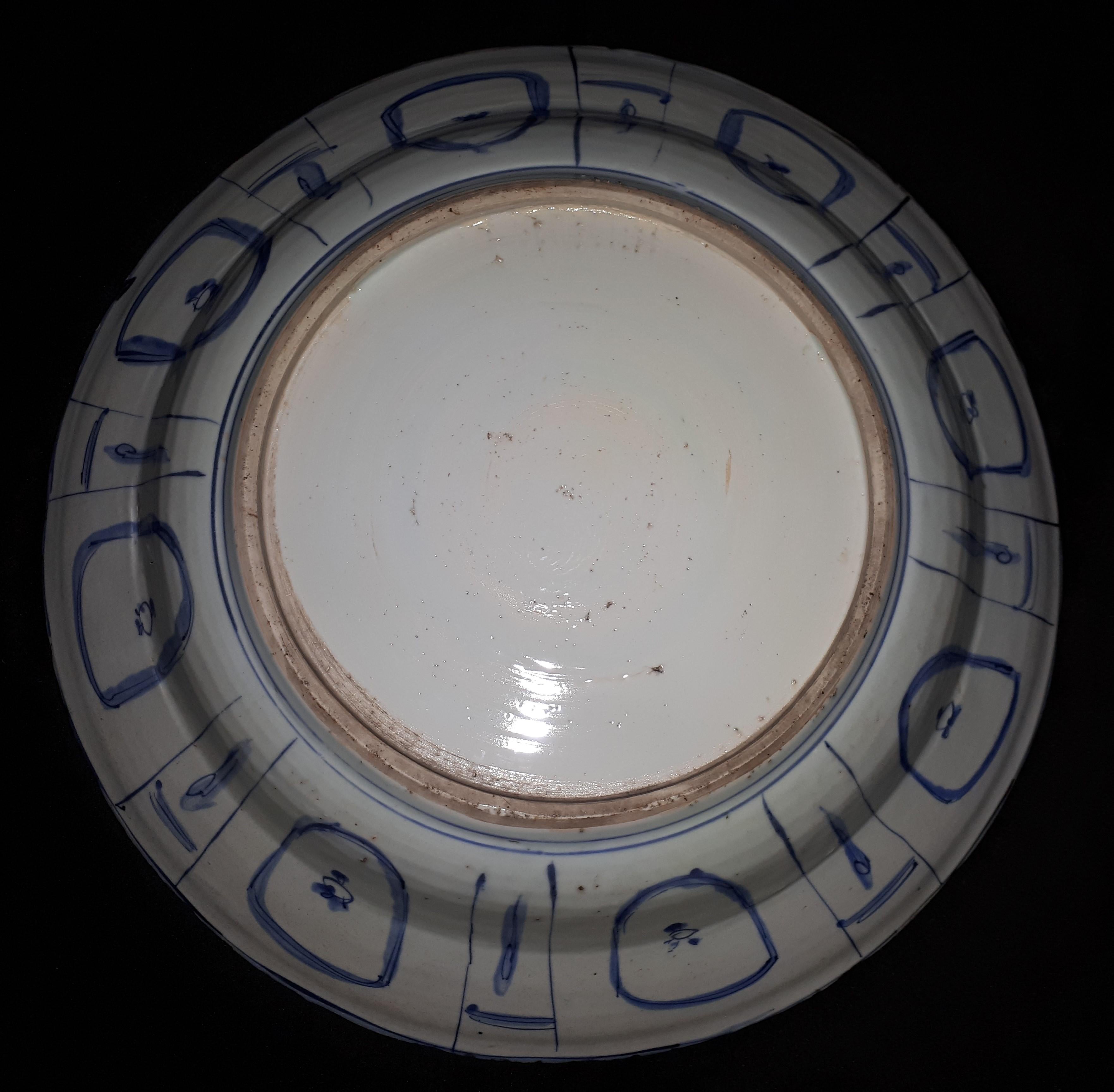 Important Chinese Blue And White Dish, China Wanli Period For Sale 6