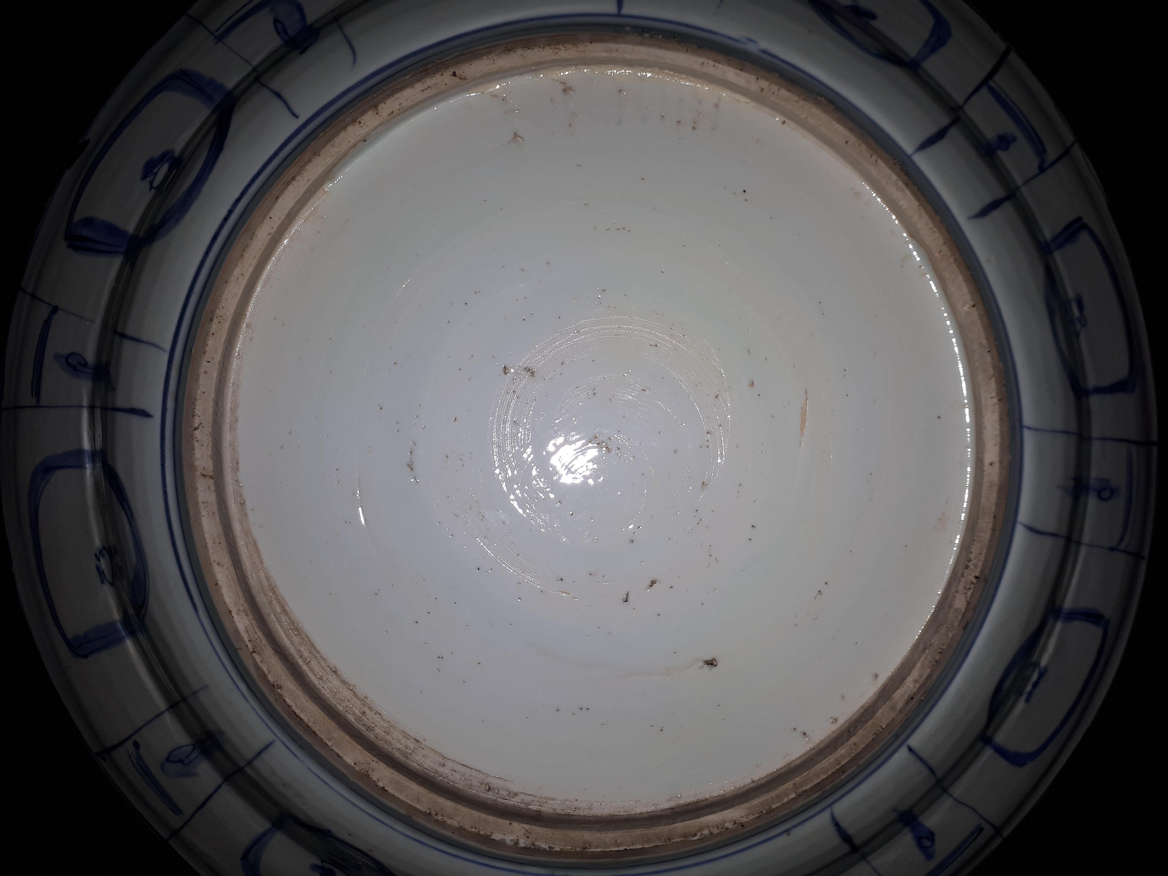 Important Chinese Blue And White Dish, China Wanli Period For Sale 8
