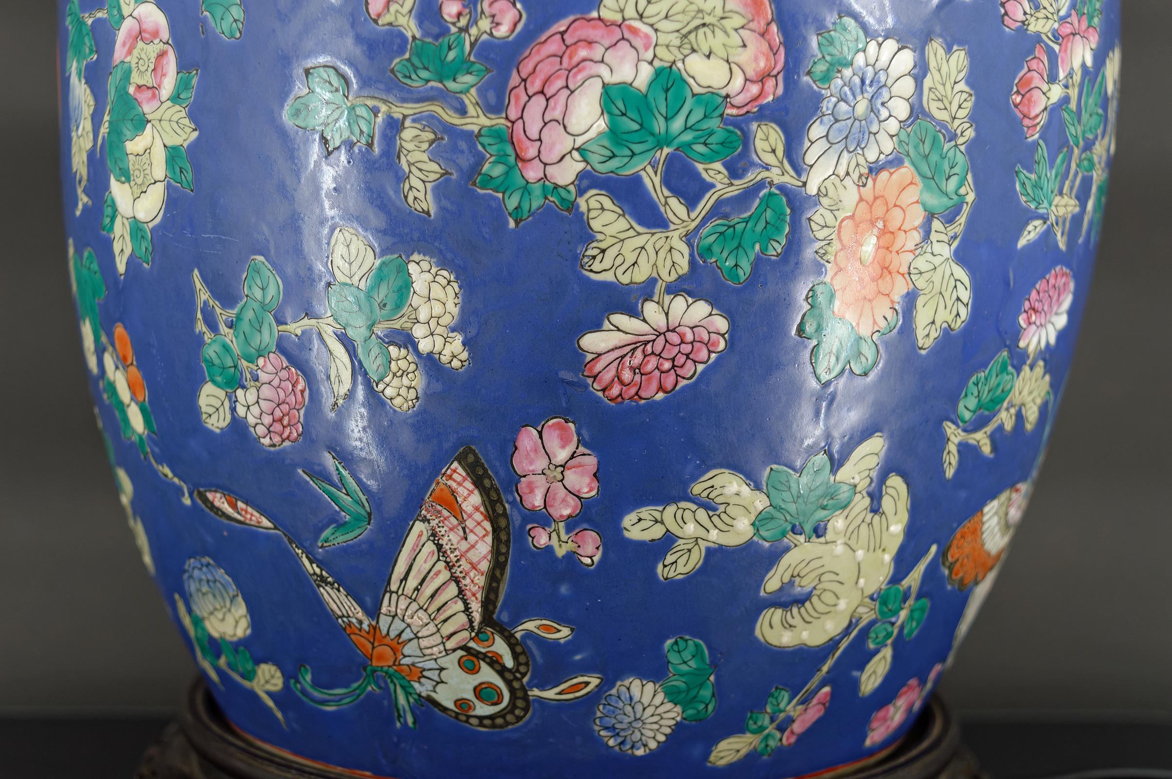 Importante lampe chinoise en céramique bleue avec papillons, Quing Thongzhi, Chine 1865 en vente 10