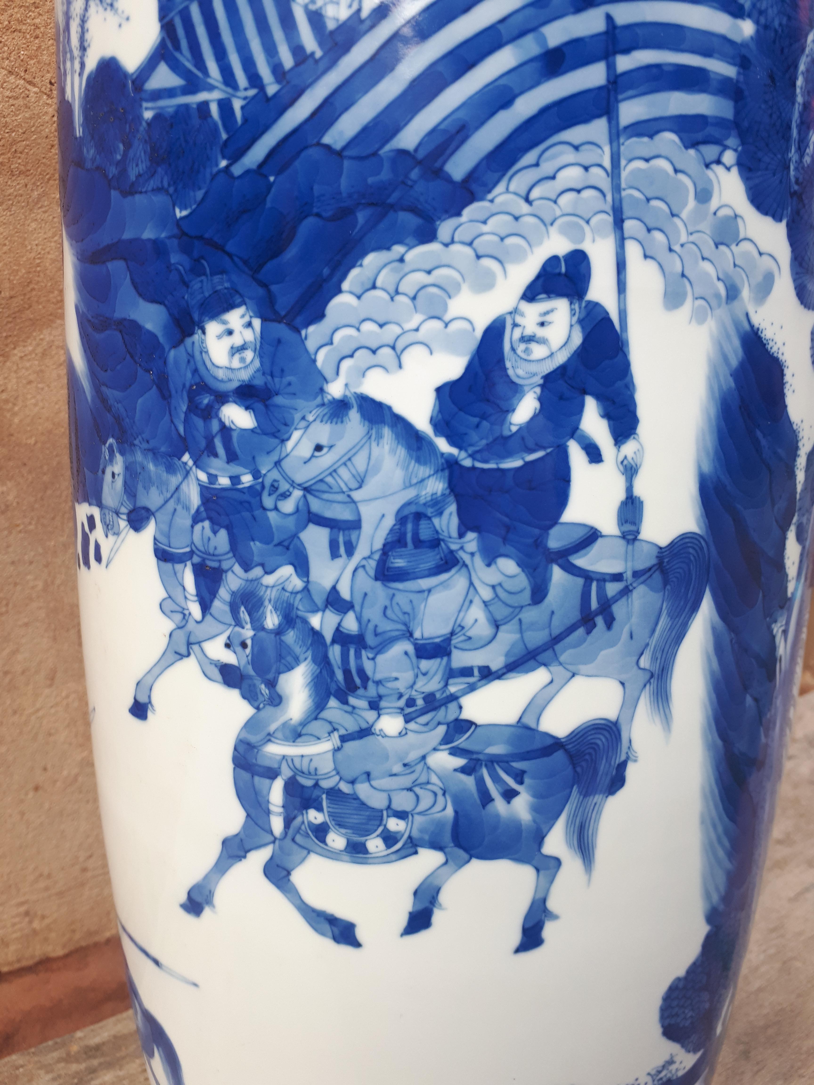 Chinese Blue White Porcelain Vase, China Late Qing Dynasty For Sale 5