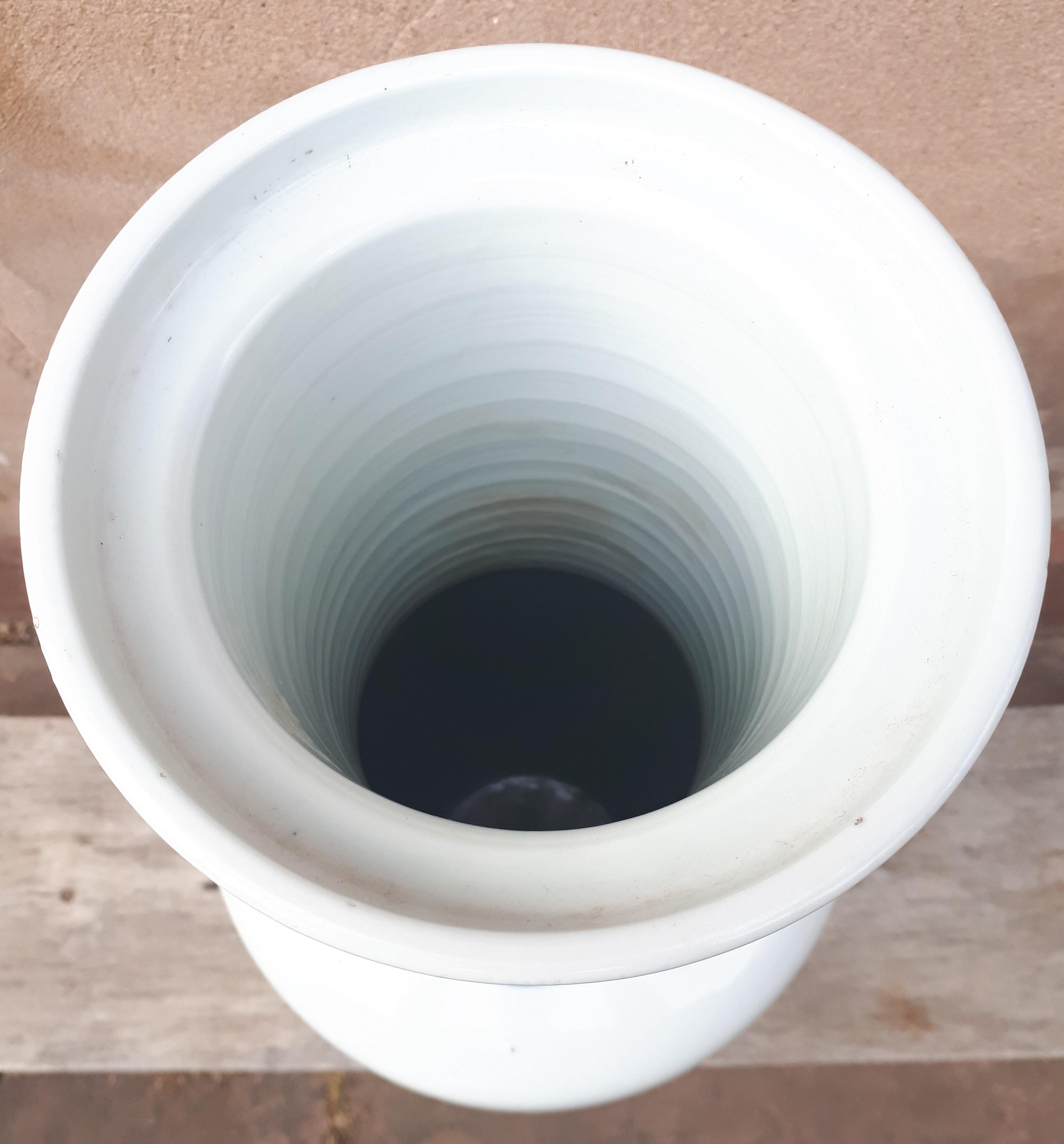 Chinese Blue White Porcelain Vase, China Late Qing Dynasty For Sale 6
