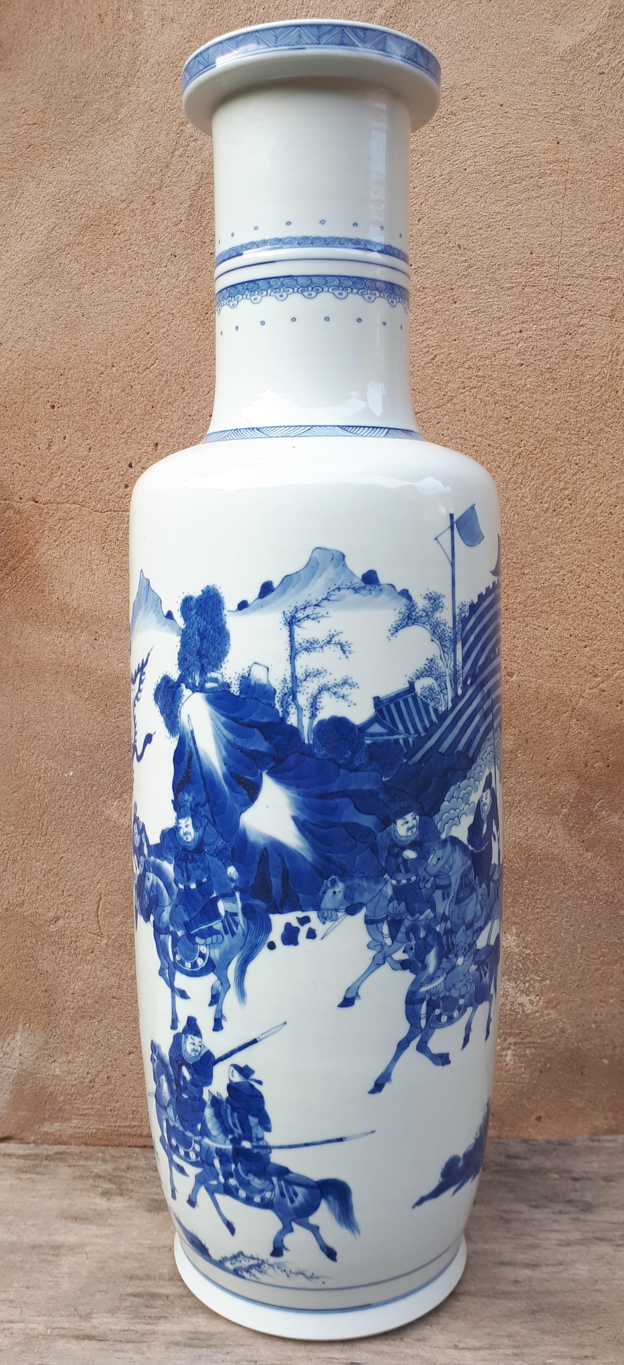 Porcelain vase with underglaze blue decoration of warriors in a landscape.
Height 79cm !
China, very late 19th - early 20th century.