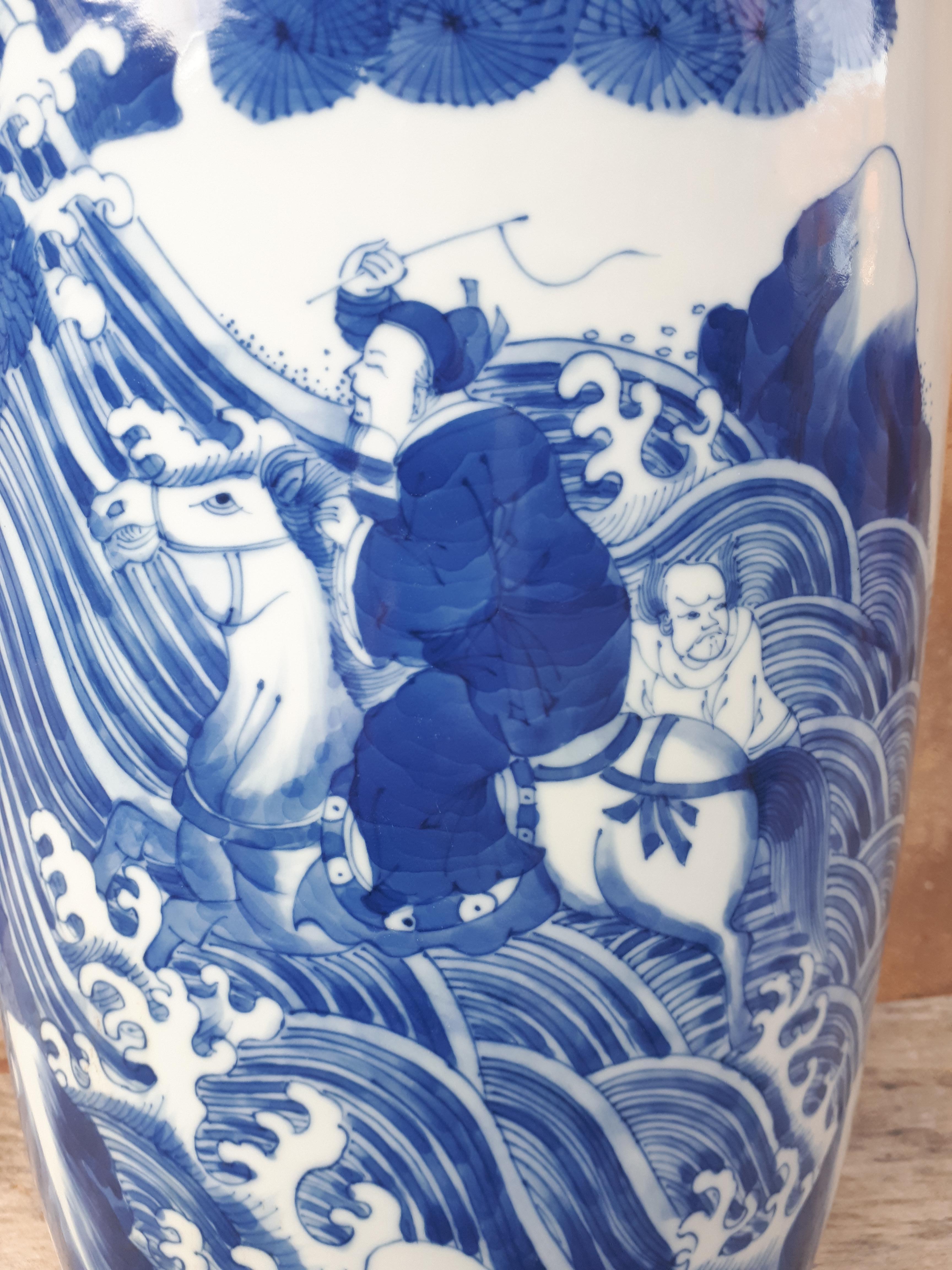 Chinese Blue White Porcelain Vase, China Late Qing Dynasty For Sale 3