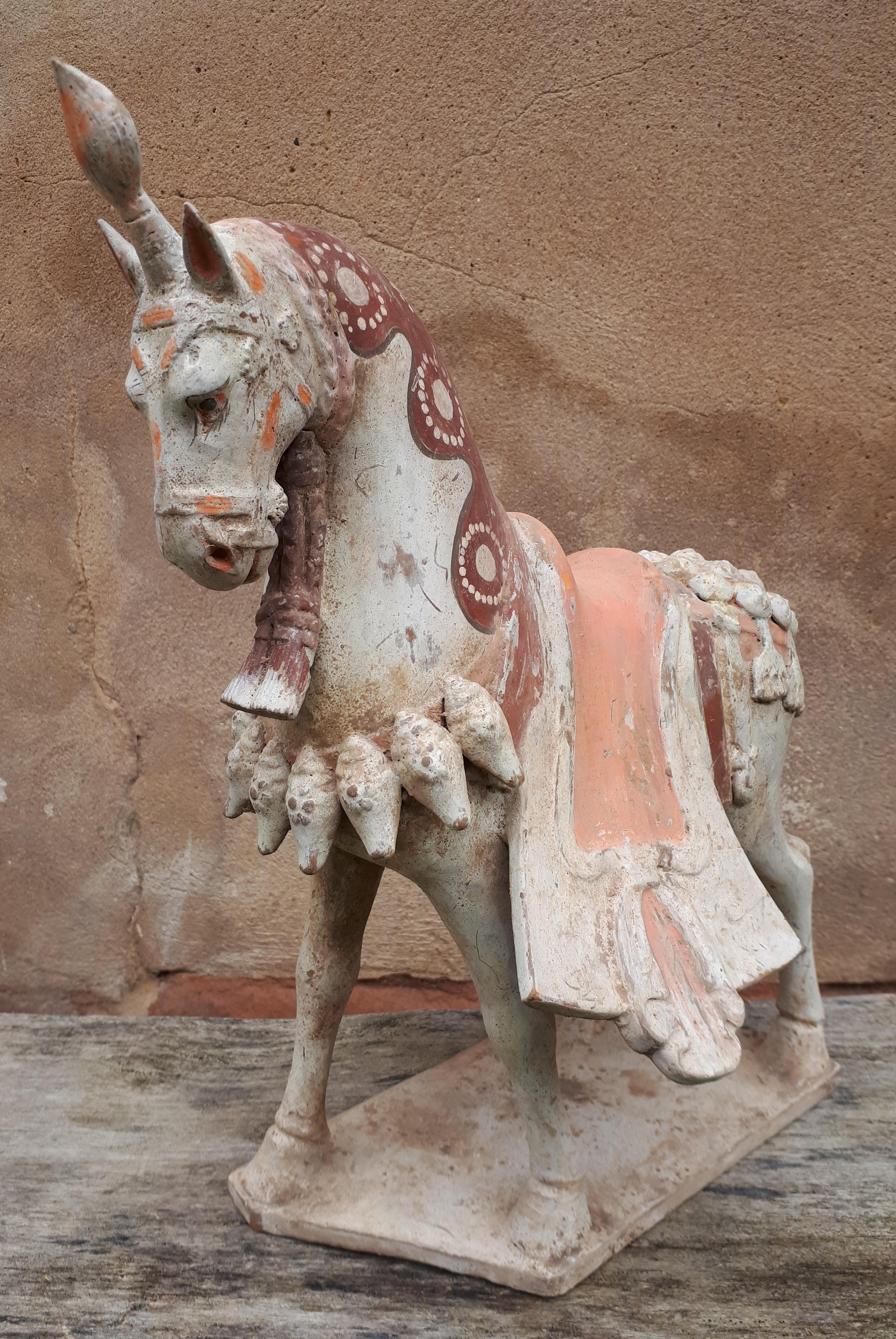 Cold-Painted Important chinese terracotta sculpture of a horse, China Northern Wei dynasty For Sale