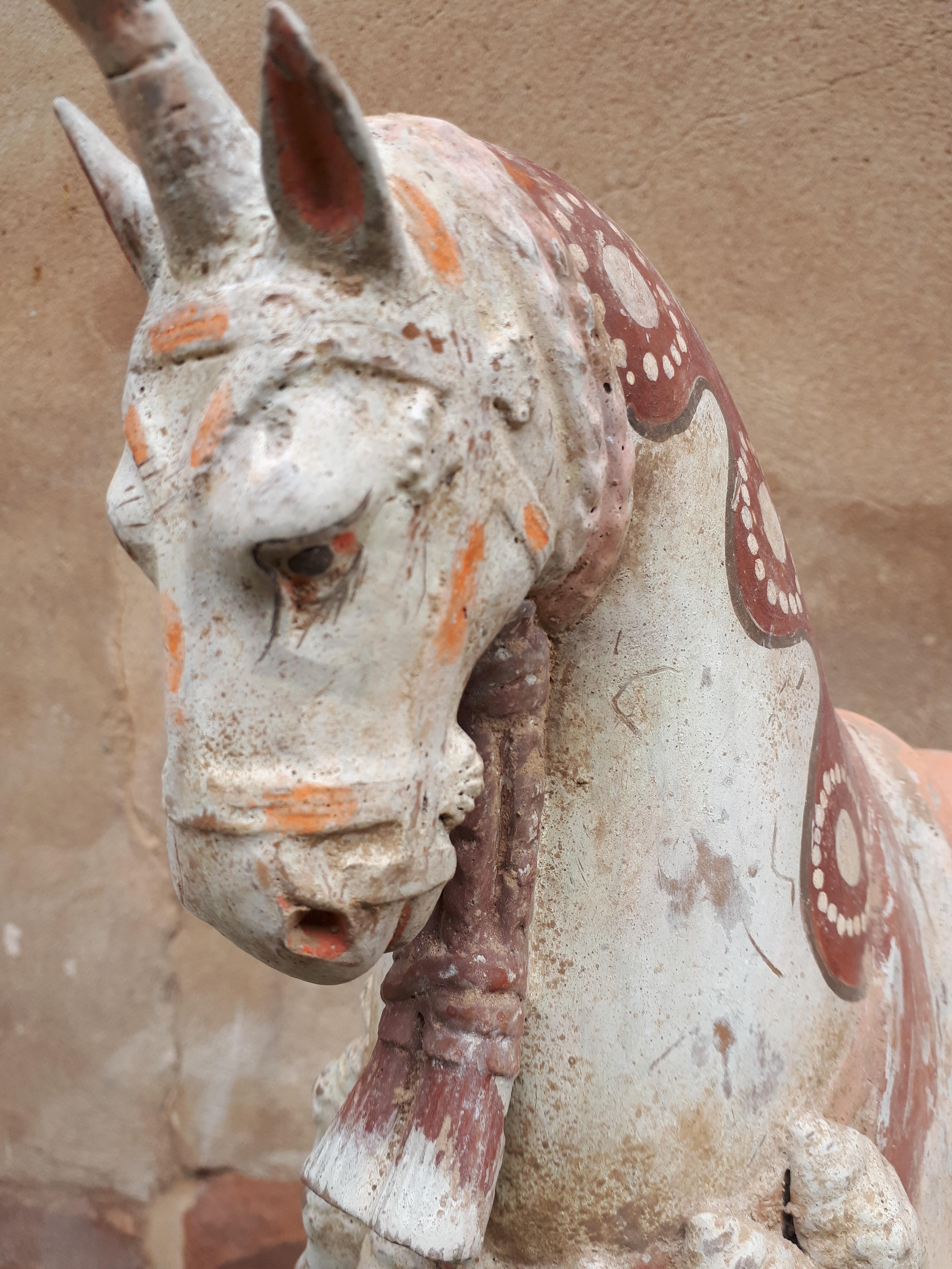 Important chinese terracotta sculpture of a horse, China Northern Wei dynasty In Good Condition For Sale In Saverne, Grand Est