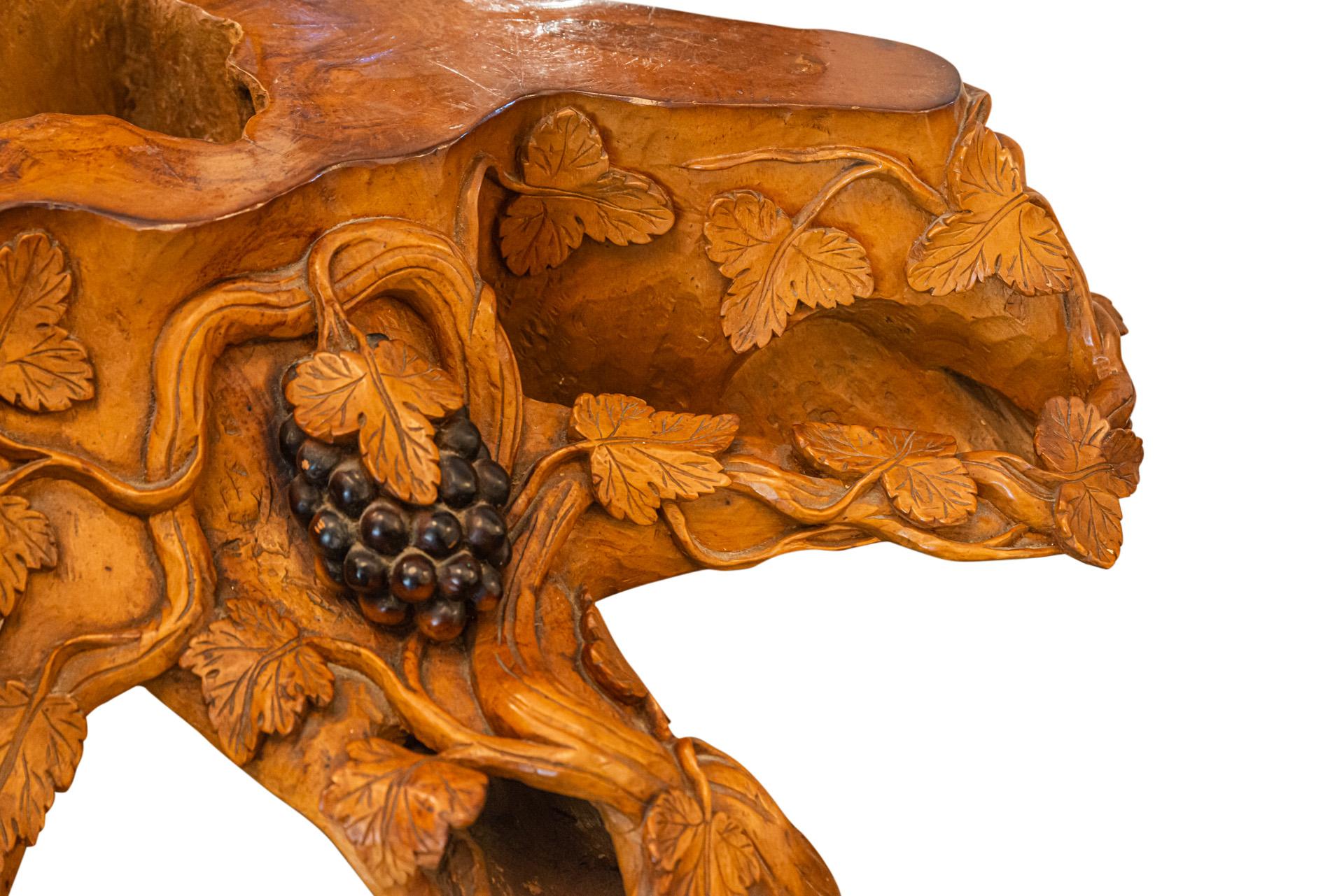 Important coffee table,
Carved and stained walnut,
Vine decor,
Beautiful patina,
circa 1900, France. 

Measures : Width 133 cm, Depth 123 cm, Height 50 cm.

We can make glass top on demand.