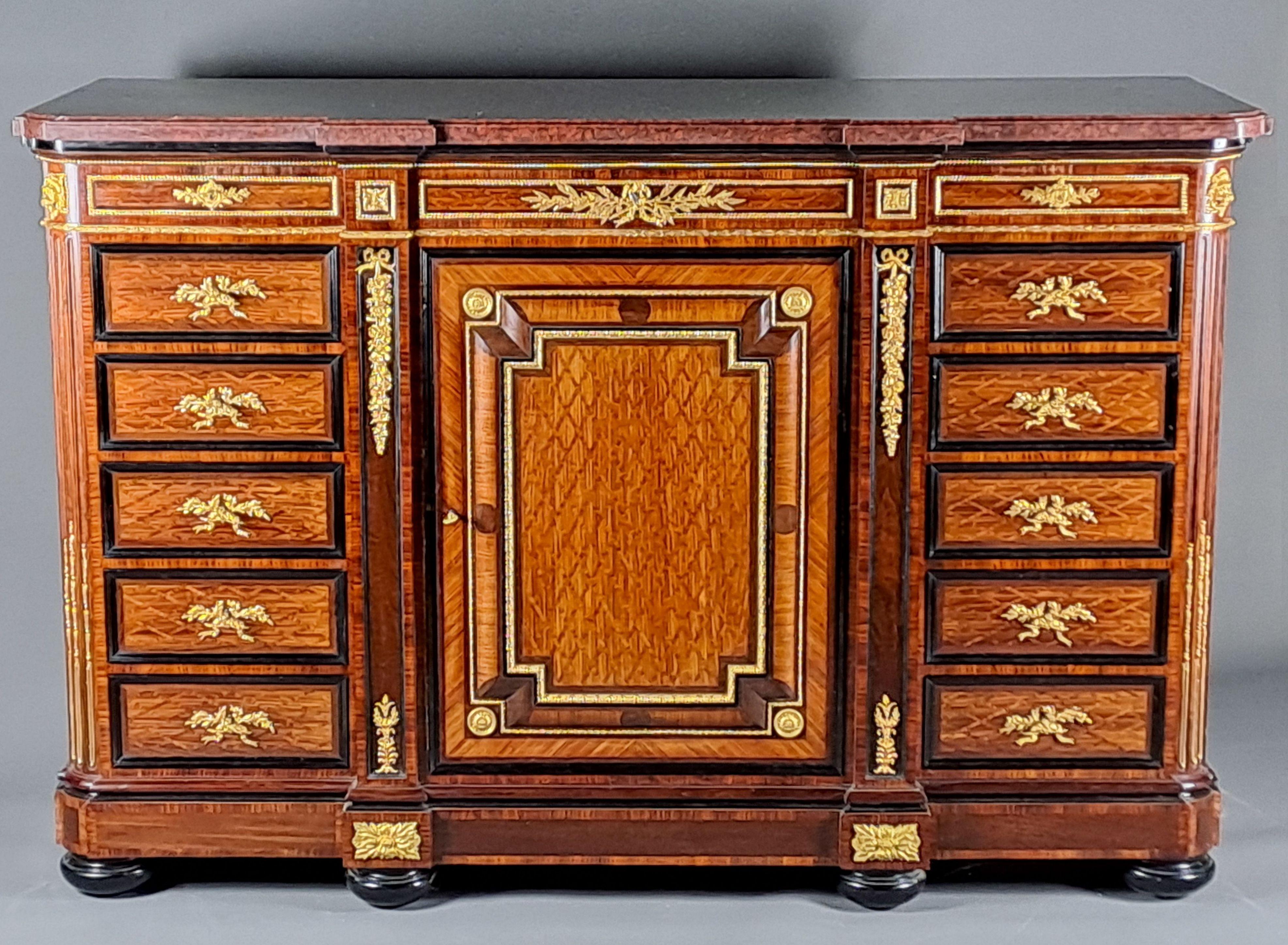 Magnificent collector's cabinet from the Napoleon III period presenting very fine marquetry of crosspieces made from rosewood and rosewood species.

This piece of furniture also forming a buffet or large meuble d'appui opening thirteen drawers and a
