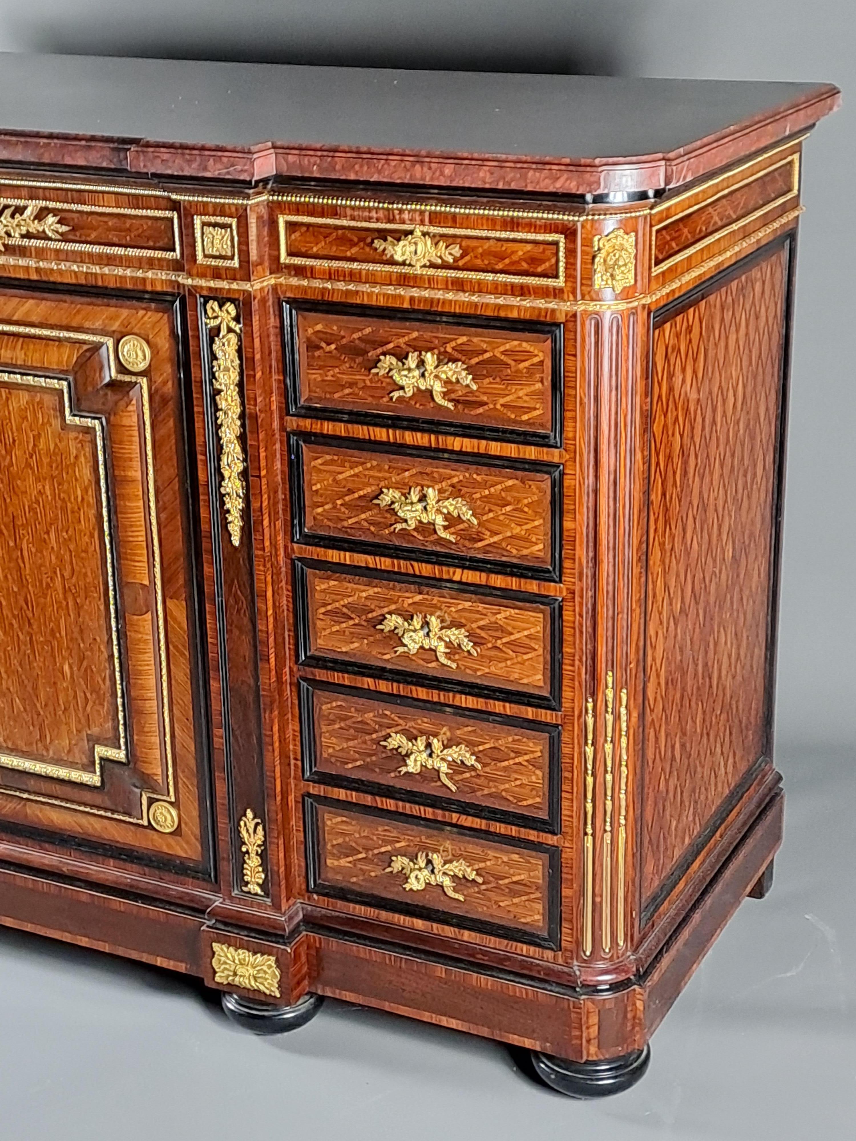 Important Collector's Cabinet Stamped Grohé In Paris In Good Condition For Sale In BARSAC, FR