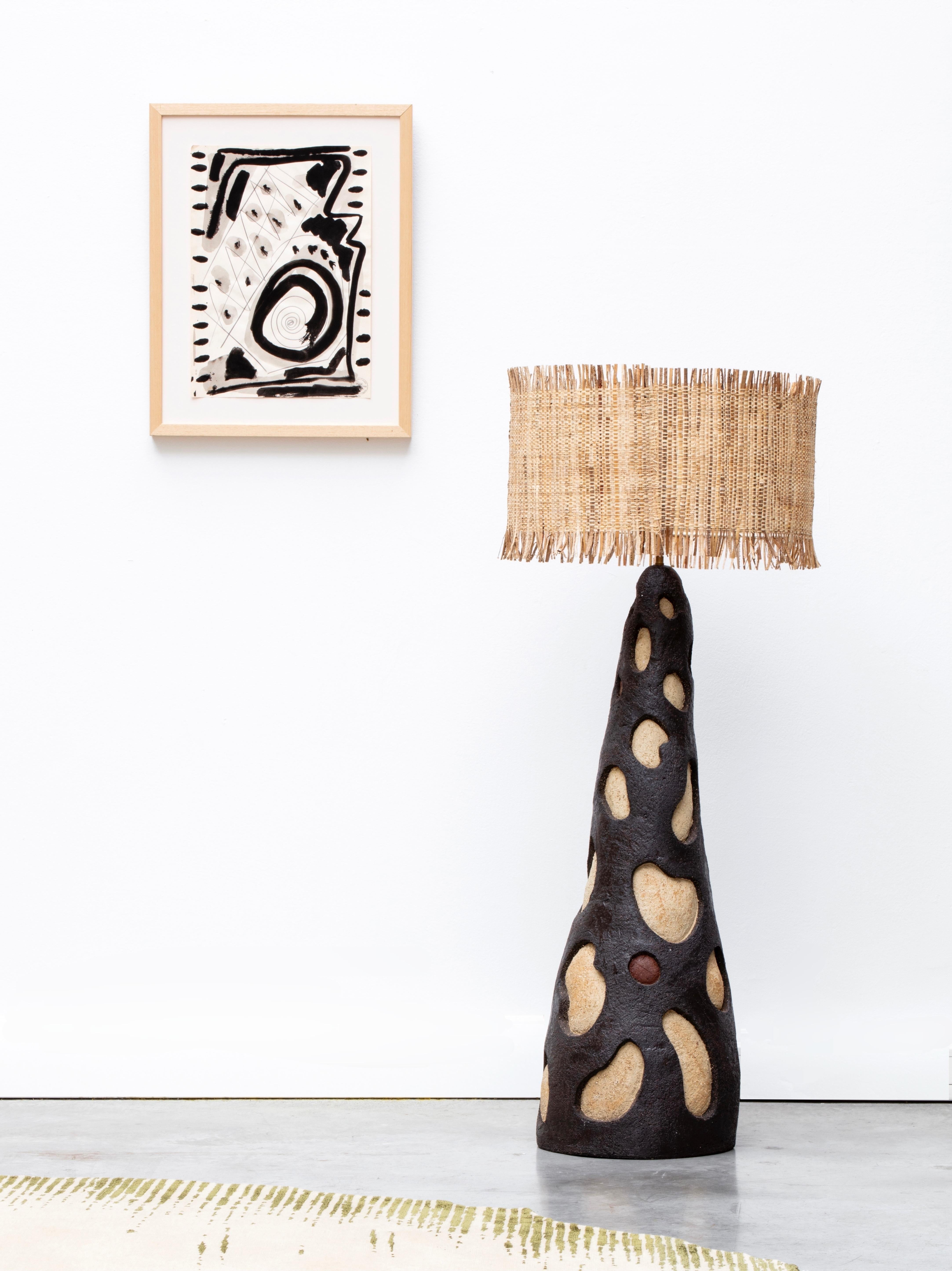 Organique Importante lampe de table contemporaine en céramique d'Agnès Debizet en vente