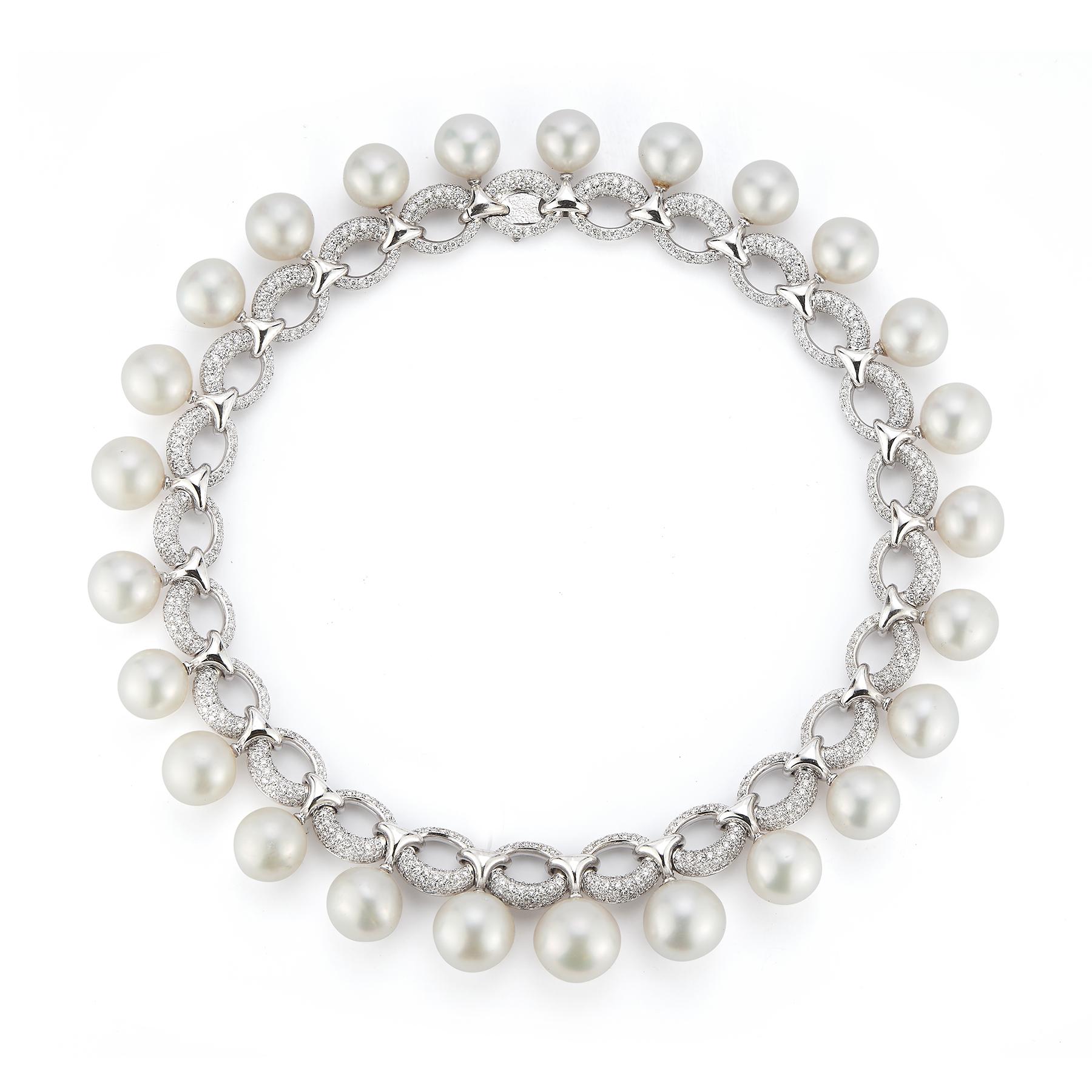 Important Cultured Pearl and Diamond Link Necklace

25 very fine large size cultured pearls hanging from pave diamond links all set in 18K White Gold 

Measurements: 16