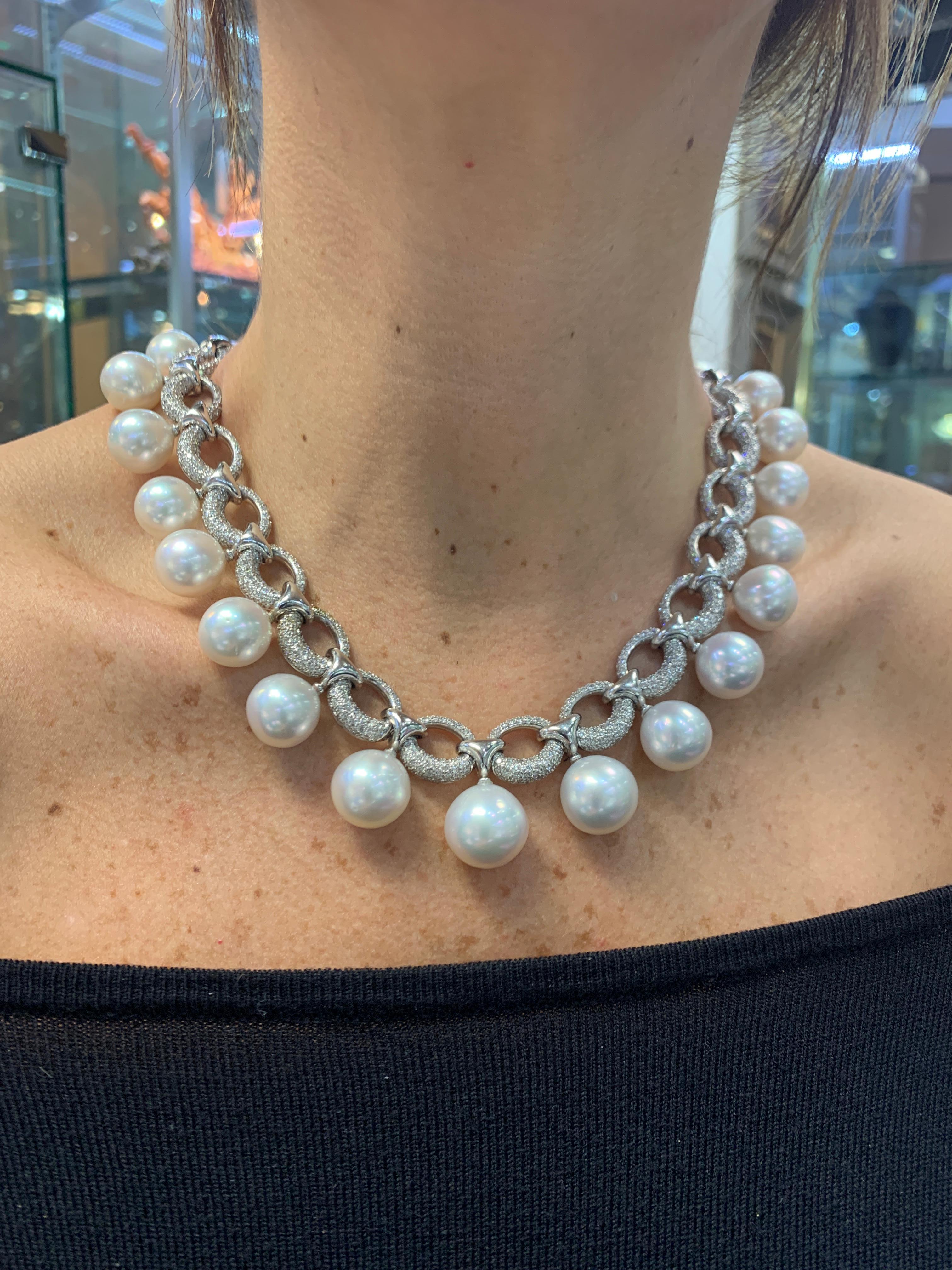 Round Cut Important Cultured Pearl and Diamond Link Necklace For Sale