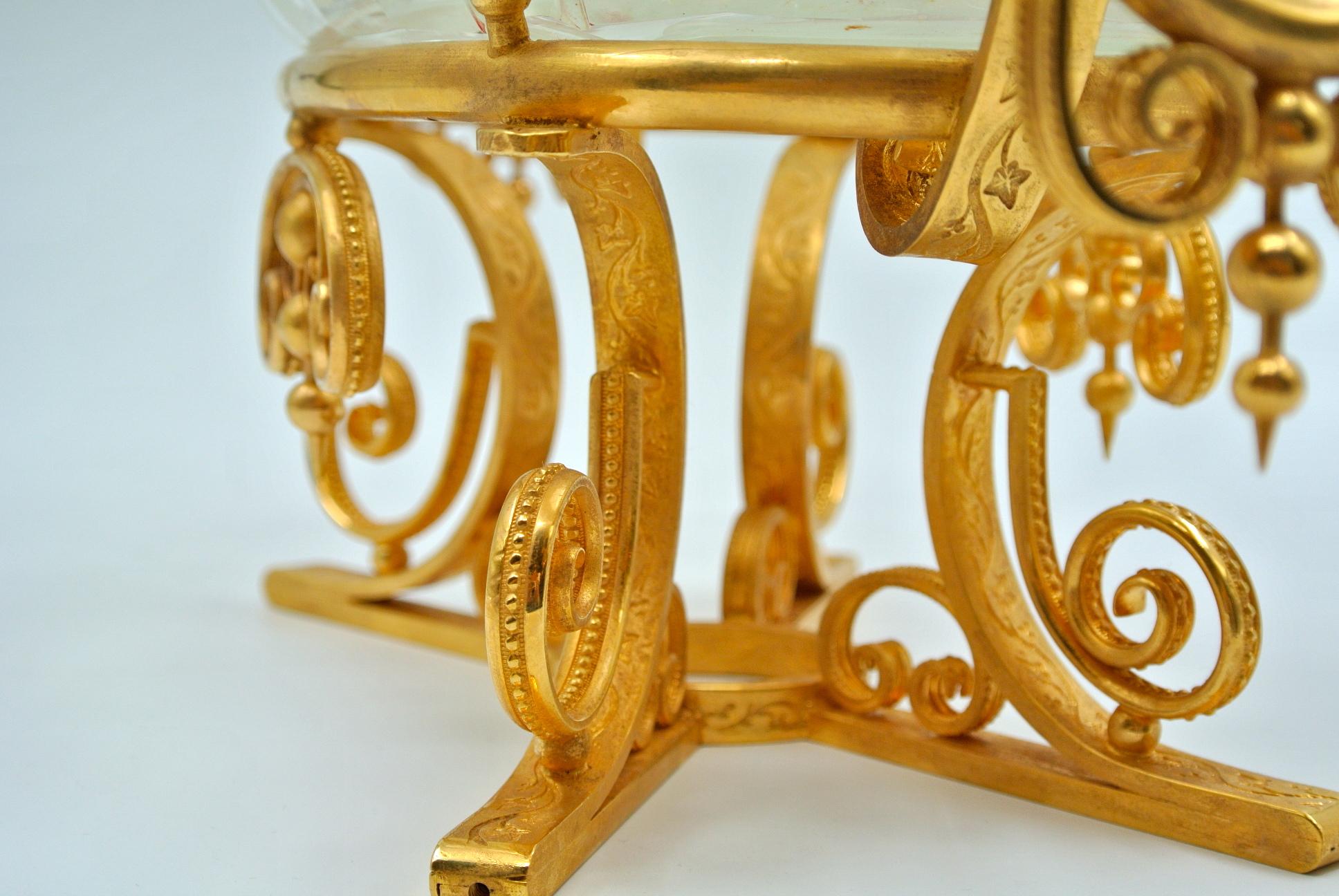 Copa Importante de Bronce Dorado y Cristal Tallado en venta 7