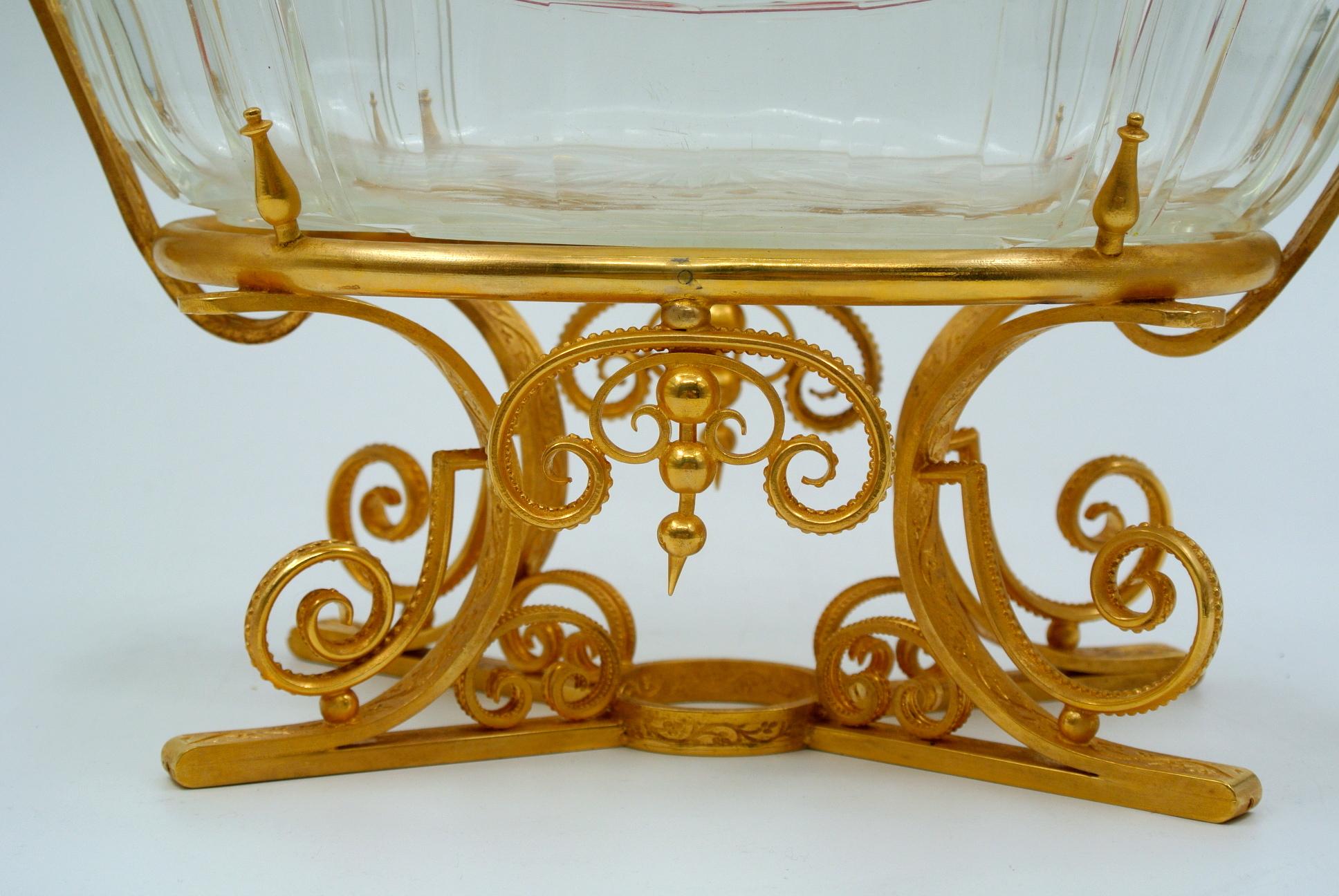 Copa Importante de Bronce Dorado y Cristal Tallado Napoleón III en venta