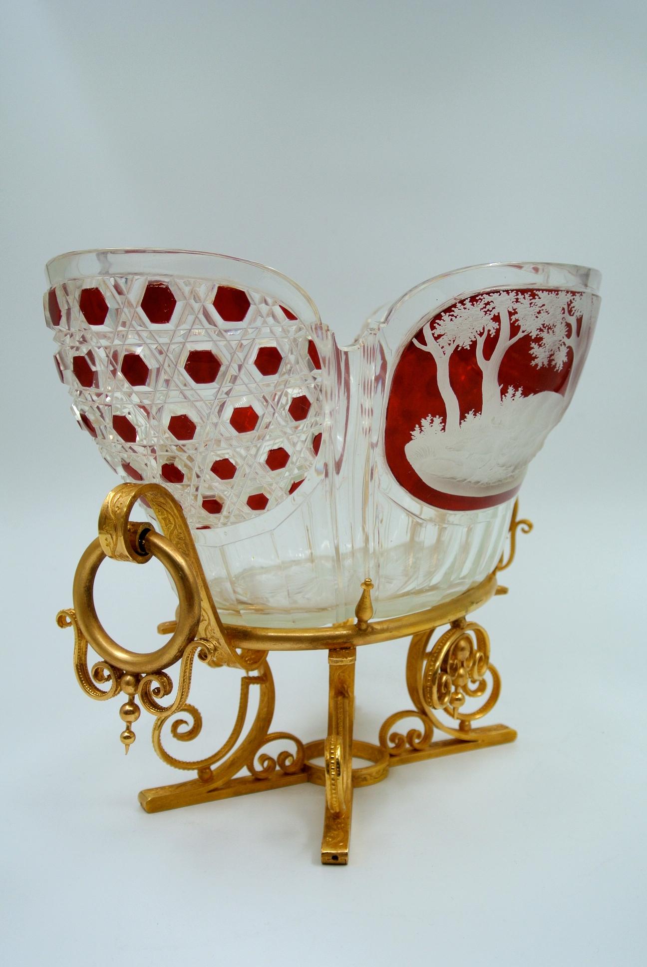 Important Cup in Gilt Bronze and Cut Crystal For Sale 2