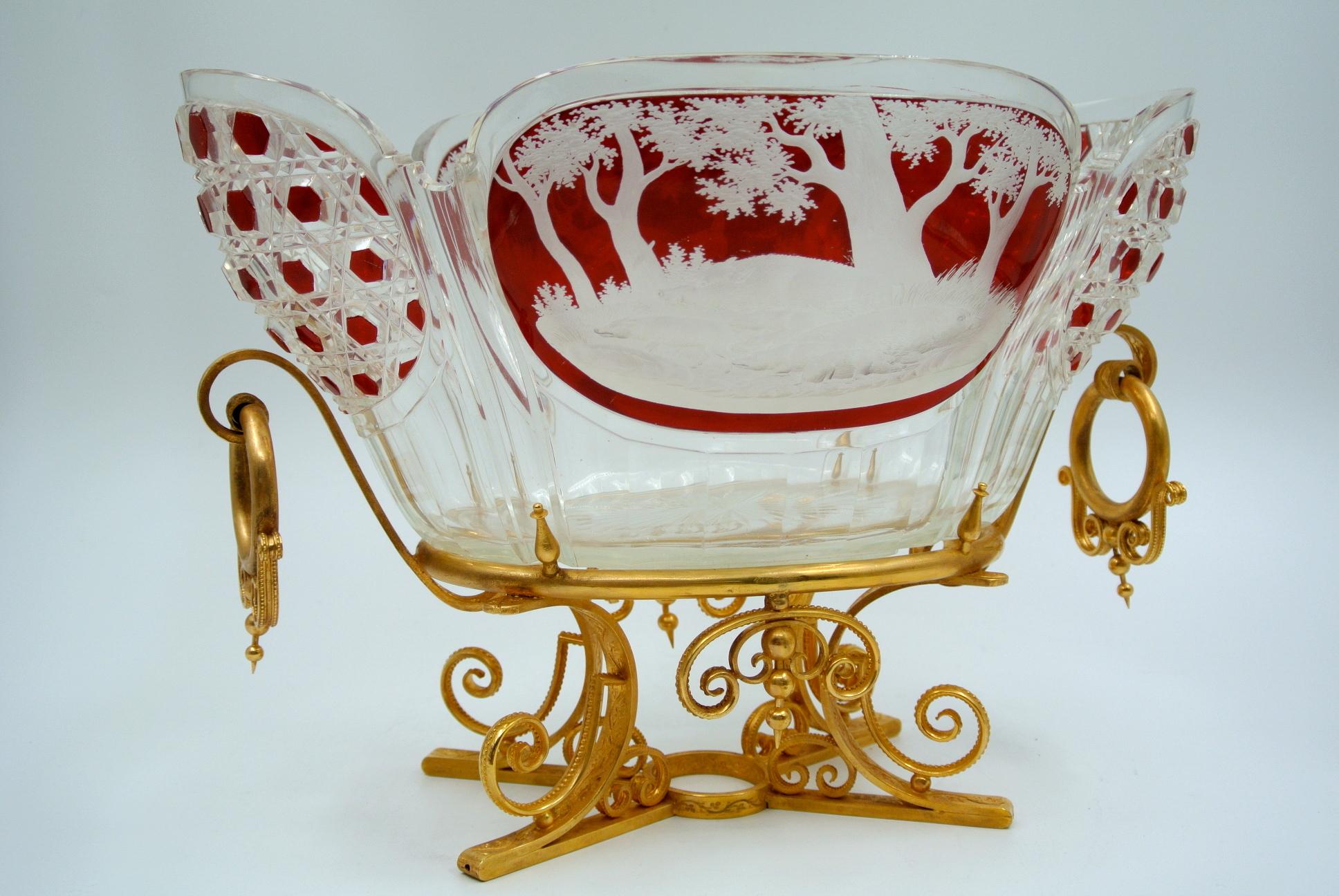 Important Cup in Gilt Bronze and Cut Crystal For Sale 3