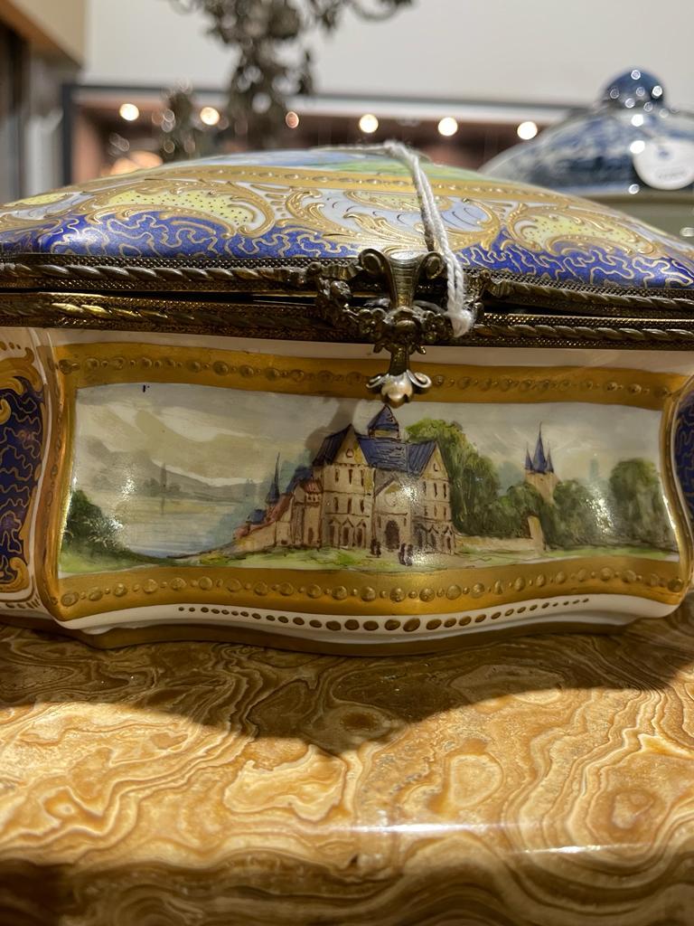 IMPORTANT CUT-OUT BOX, SÈVRES 18th Century For Sale 4