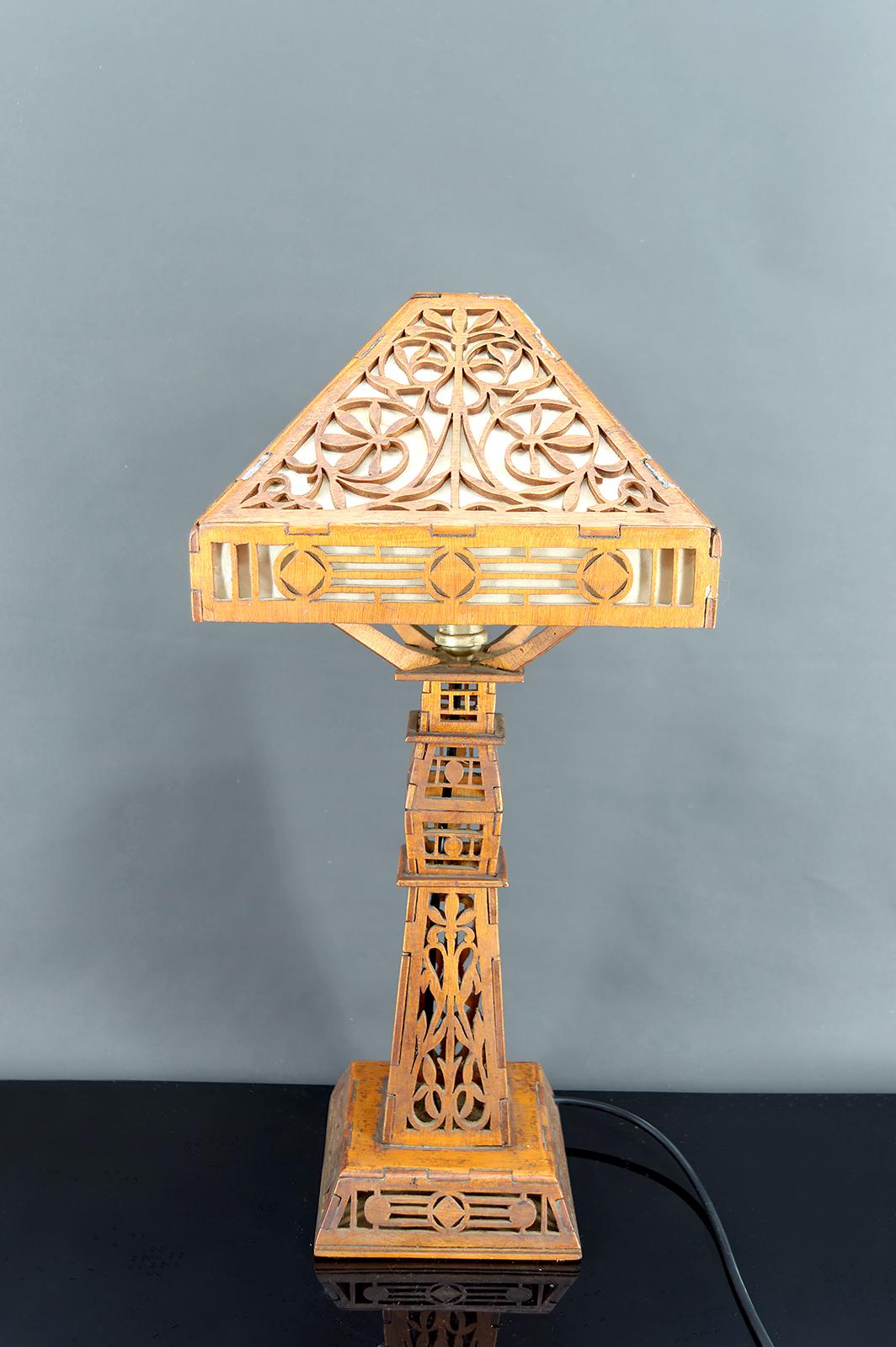 Importante Lámpara de Madera Recortada, EEUU, Arts & Crafts / Prairie School, 1900-1920 en venta 4