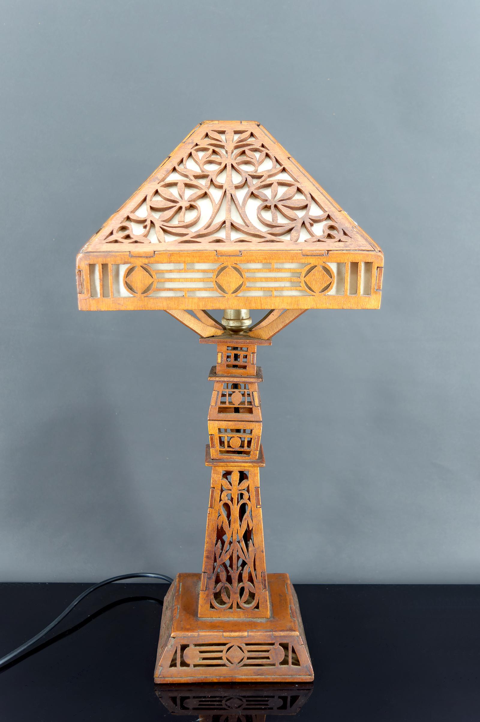 Importante Lámpara de Madera Recortada, EEUU, Arts & Crafts / Prairie School, 1900-1920 Découpage en venta