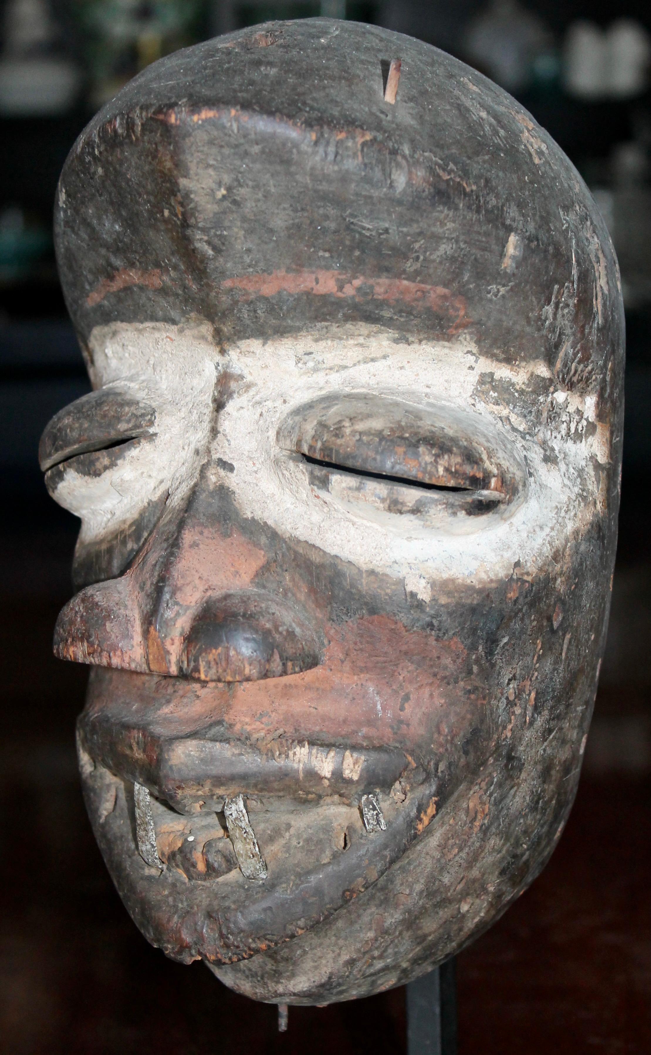 Carved Important Dan N'gere Mask, Pace Primitive Provenance