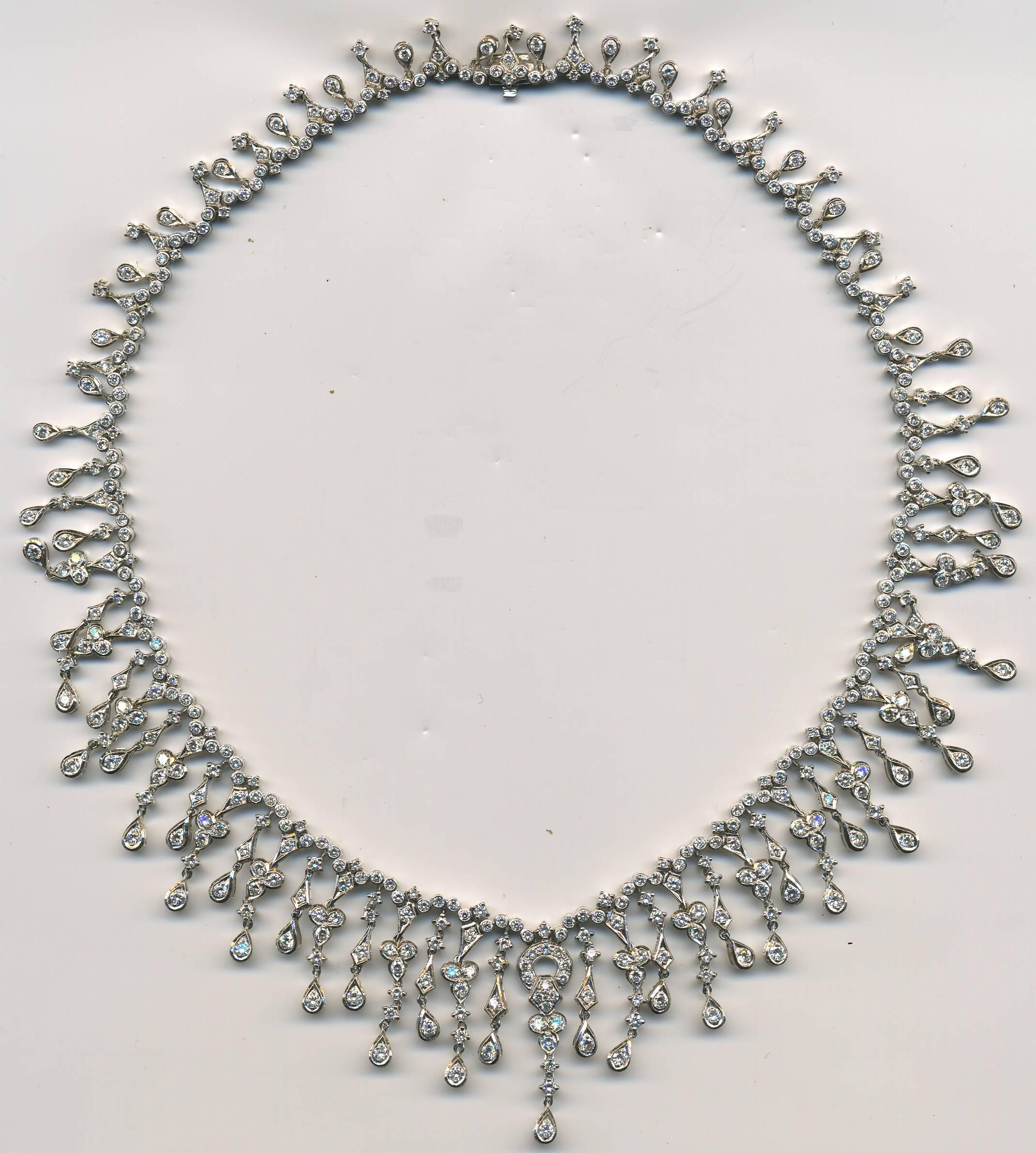 Women's or Men's Important Dangling Diamond Necklace in 18 Karat 11.60 Carat
