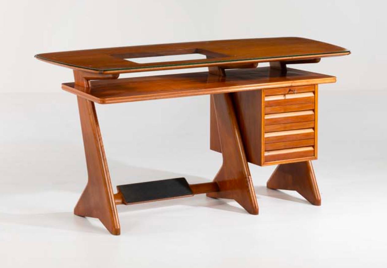 Melchiorre Bega (1898-1976), attributed to

Desk
Cherry, glass, rubber and brass
Model created around 1950

H 78 × W 151 × D 65 cm