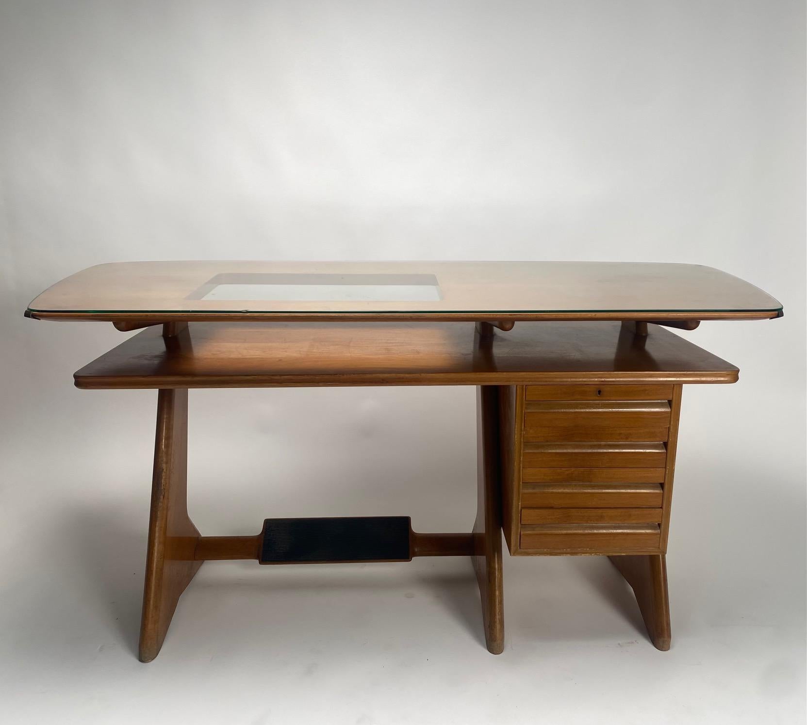 Italian Important Desk in wood and glass by Melchiorre Bega (Attr.), Italy, 1950s For Sale