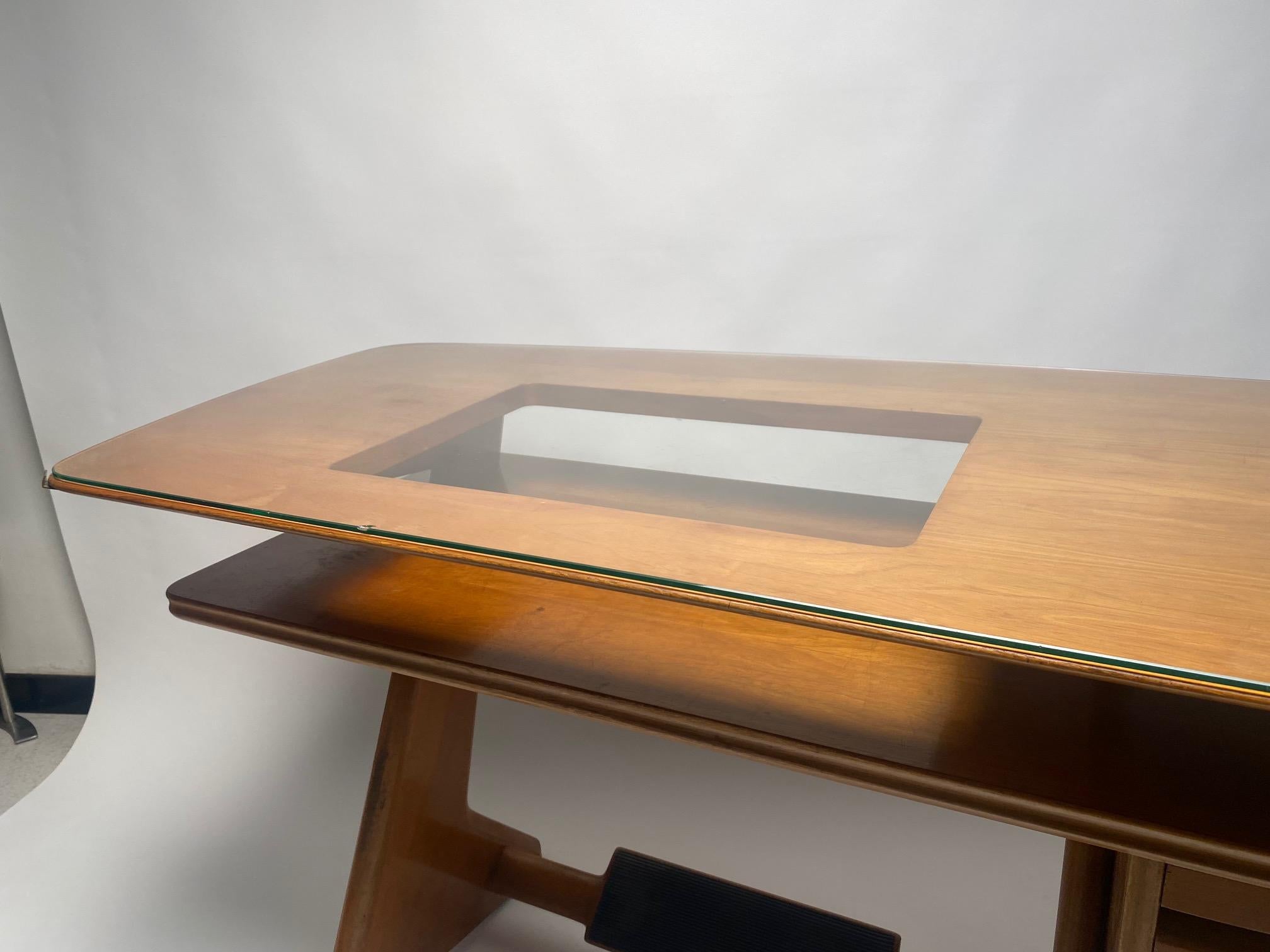 Important Desk in wood and glass by Melchiorre Bega (Attr.), Italy, 1950s For Sale 1