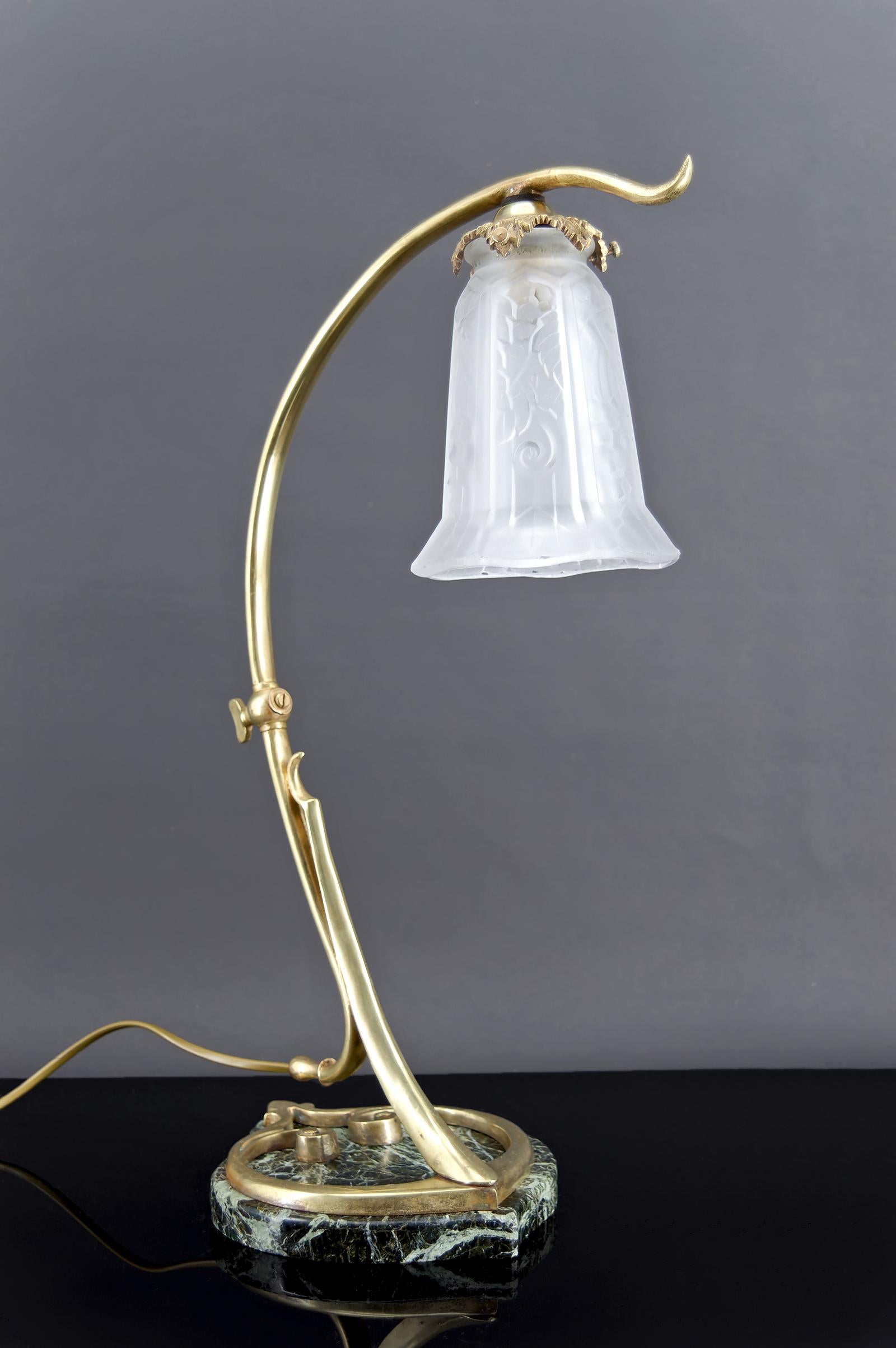 Wichtige Schreibtischlampe aus Bronze und Marmor, Jugendstil, Frankreich, um 1890 (Französisch) im Angebot