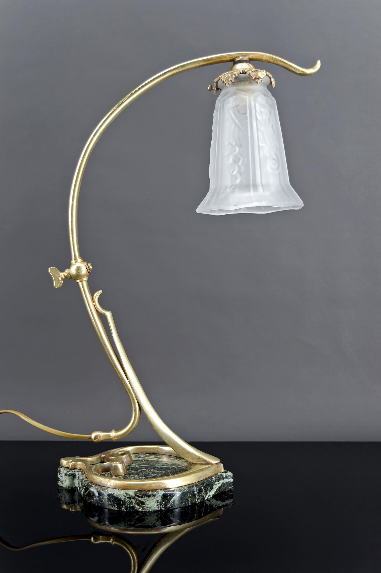 Wichtige Schreibtischlampe aus Bronze und Marmor, Jugendstil, Frankreich, um 1890 im Zustand „Gut“ im Angebot in VÉZELAY, FR
