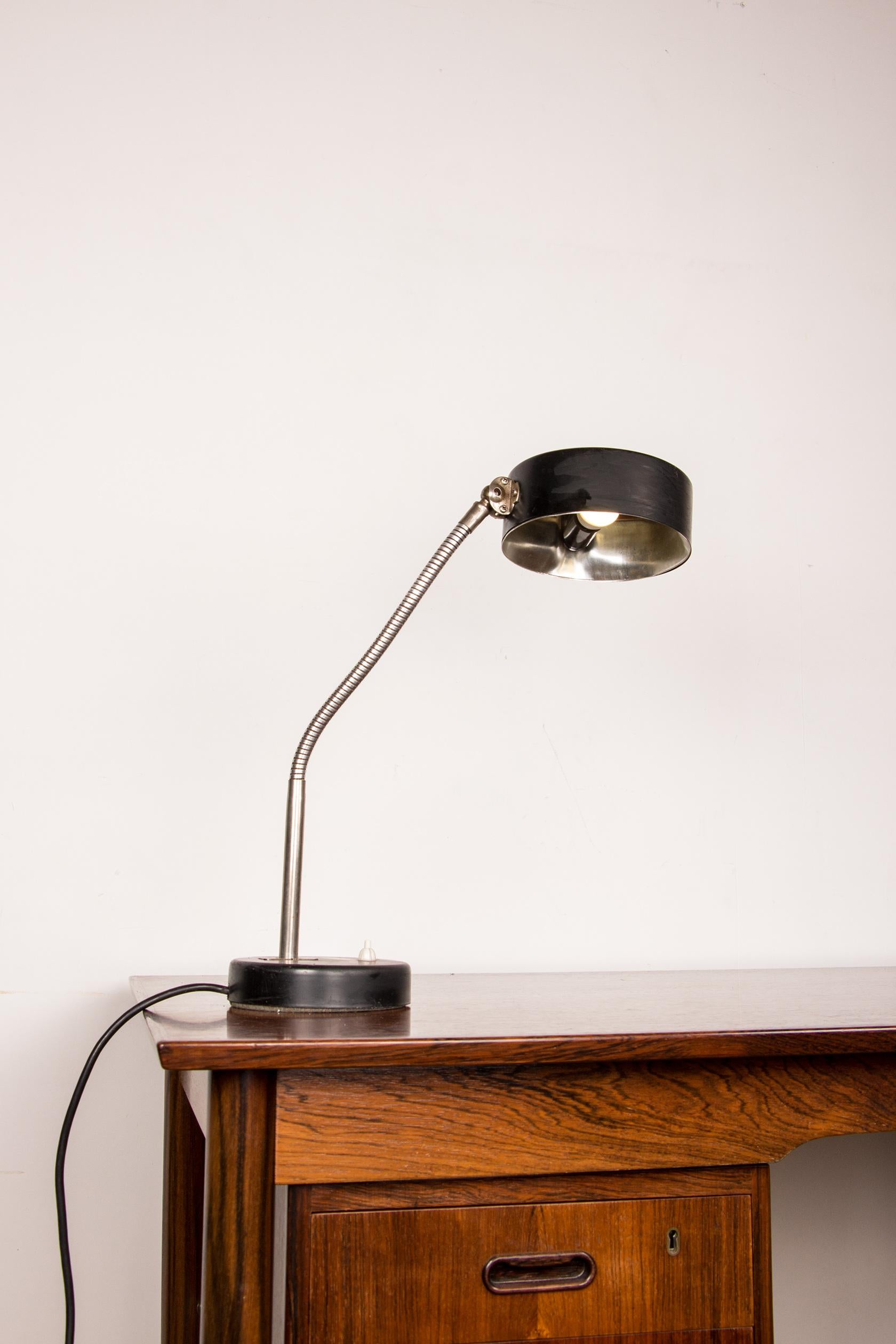 Important desk lamp with flexible base 1960. For Sale 5