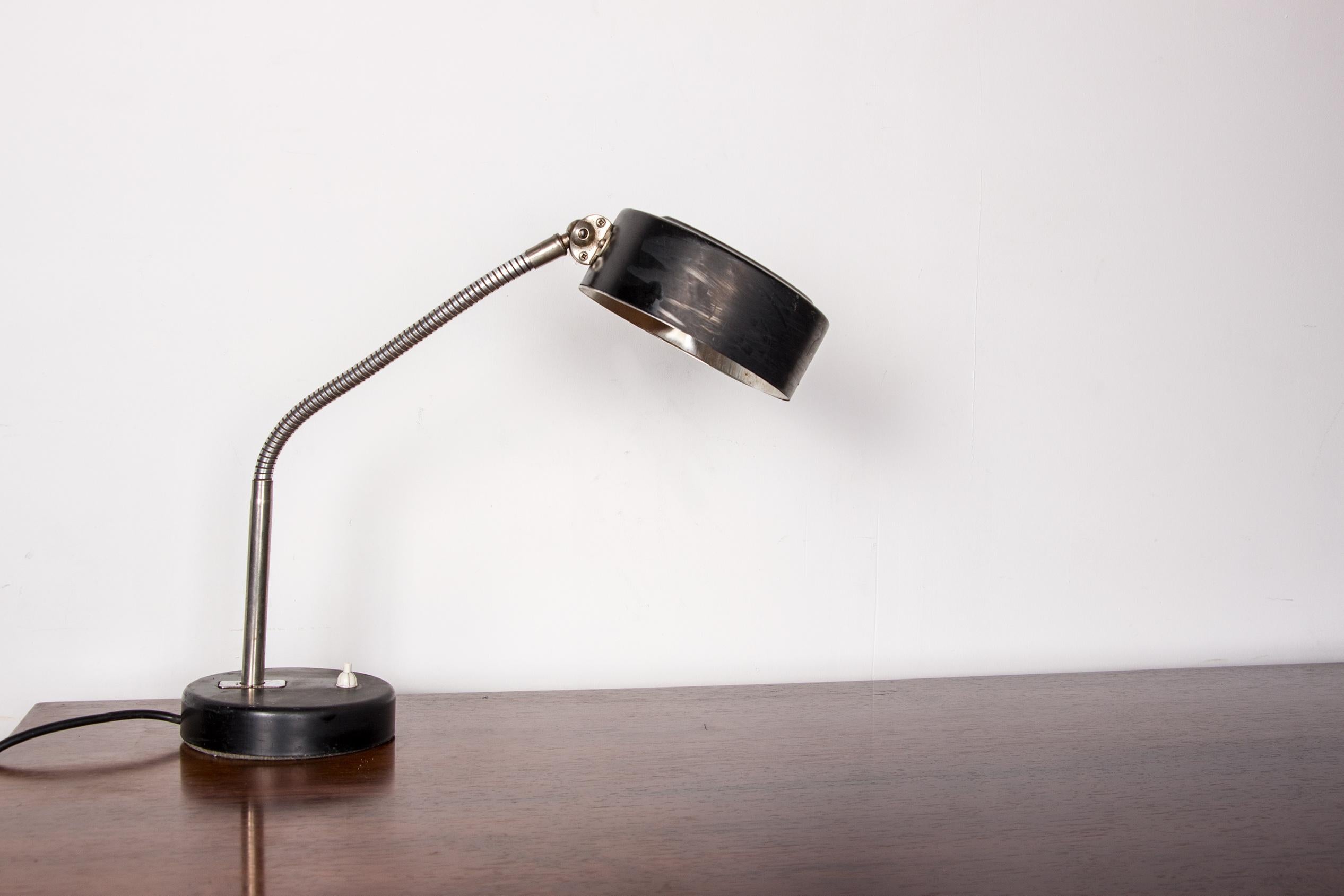 Important desk lamp with flexible base 1960. For Sale 9