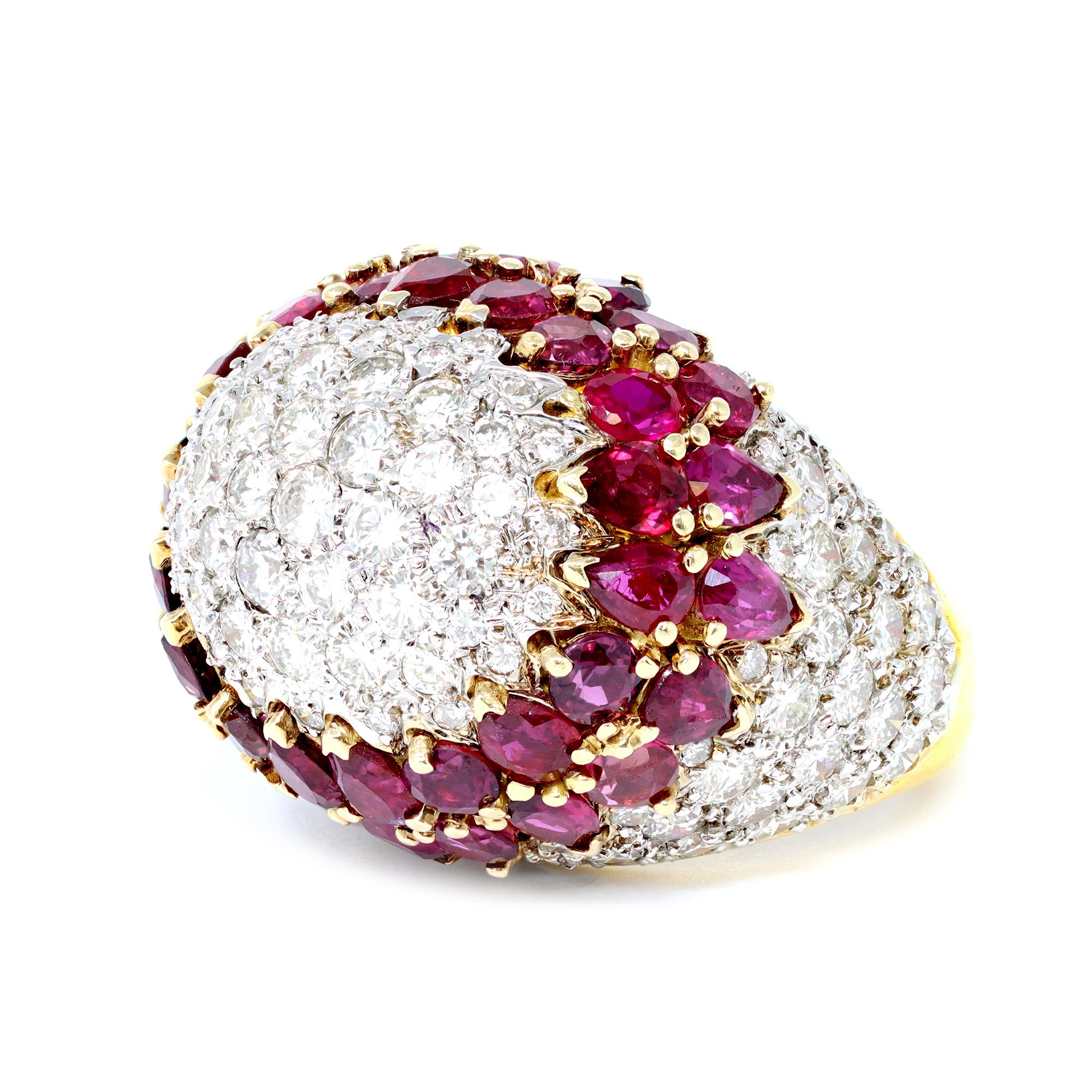 Taille mixte Importante bague cocktail à dôme en diamants et rubis, c. 1970 en vente